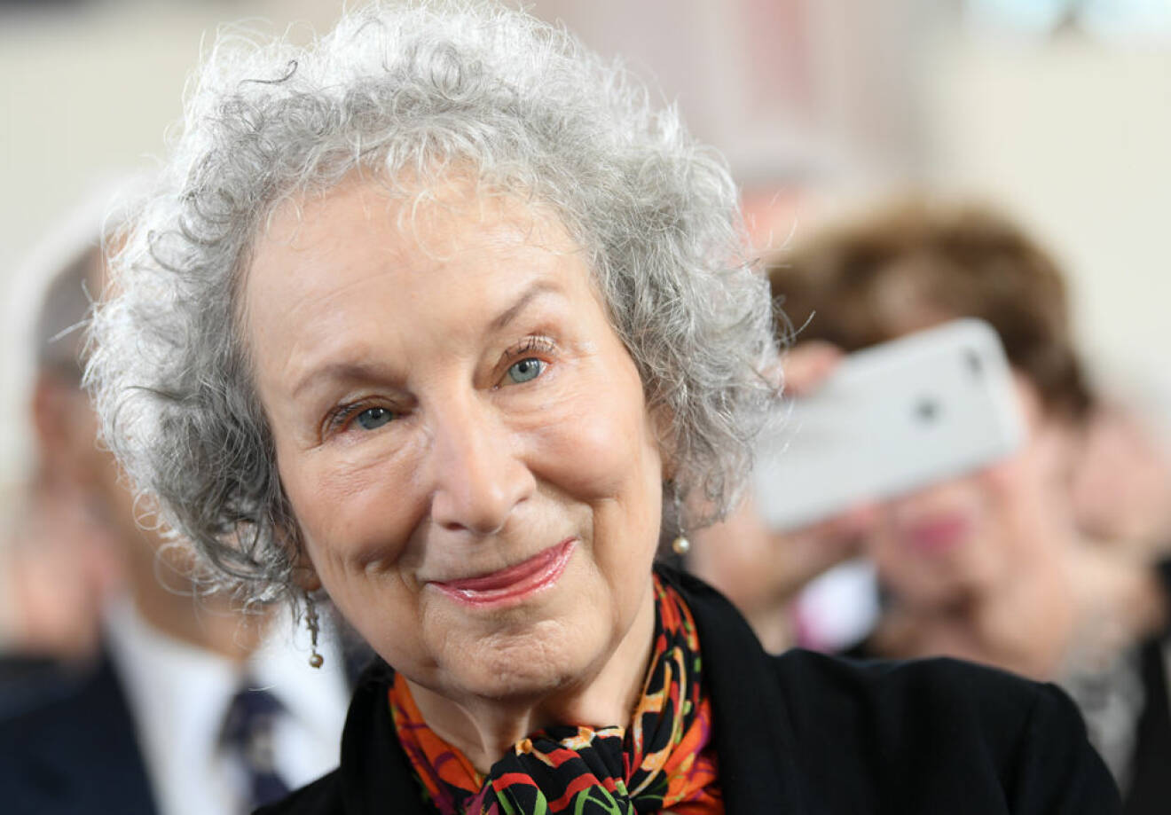 Margaret Atwood skrev den hyllade romanen som serien The Handmaids tale baseras på.