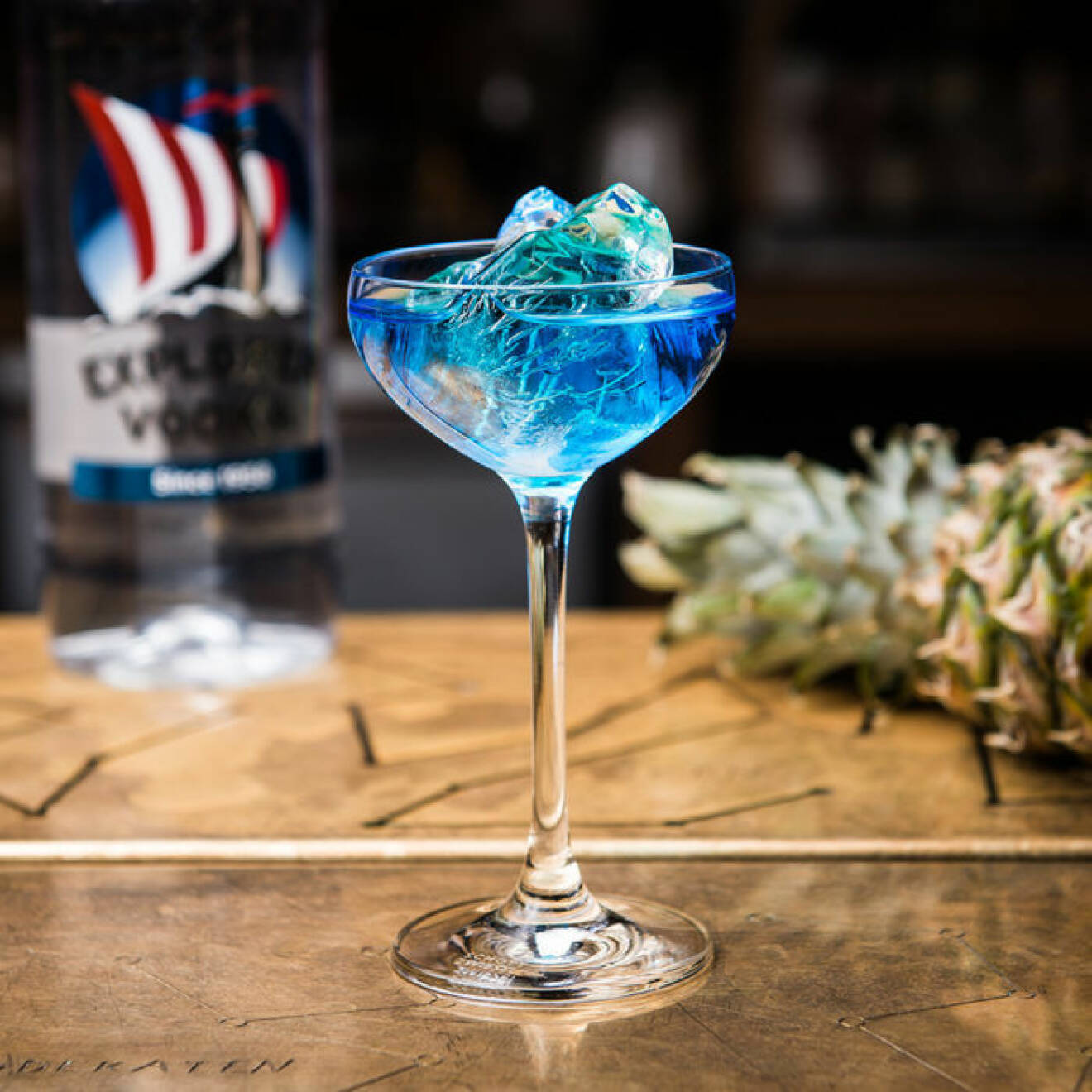 Vodkabaserad drink med blå curacao