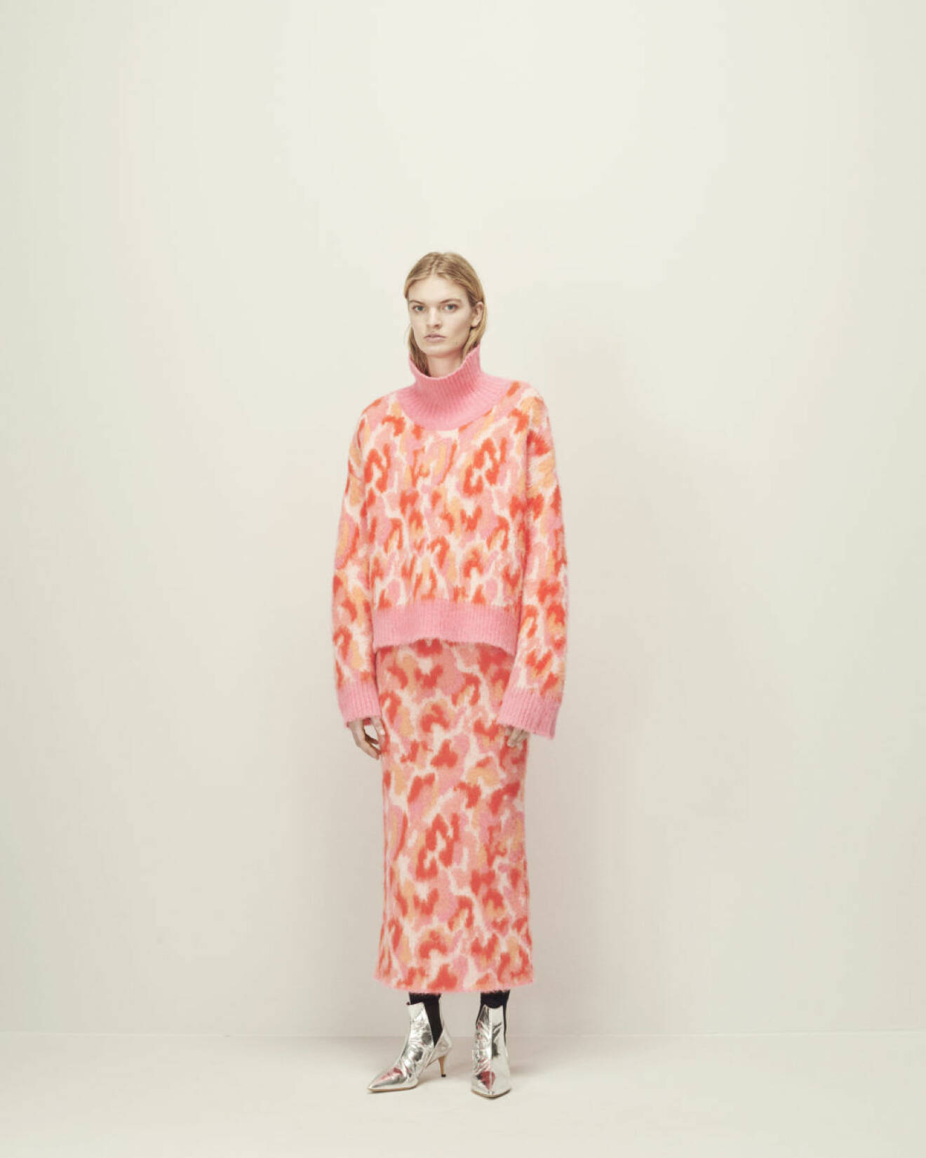 Stickad tröja och kjol från By Malene Birger. 