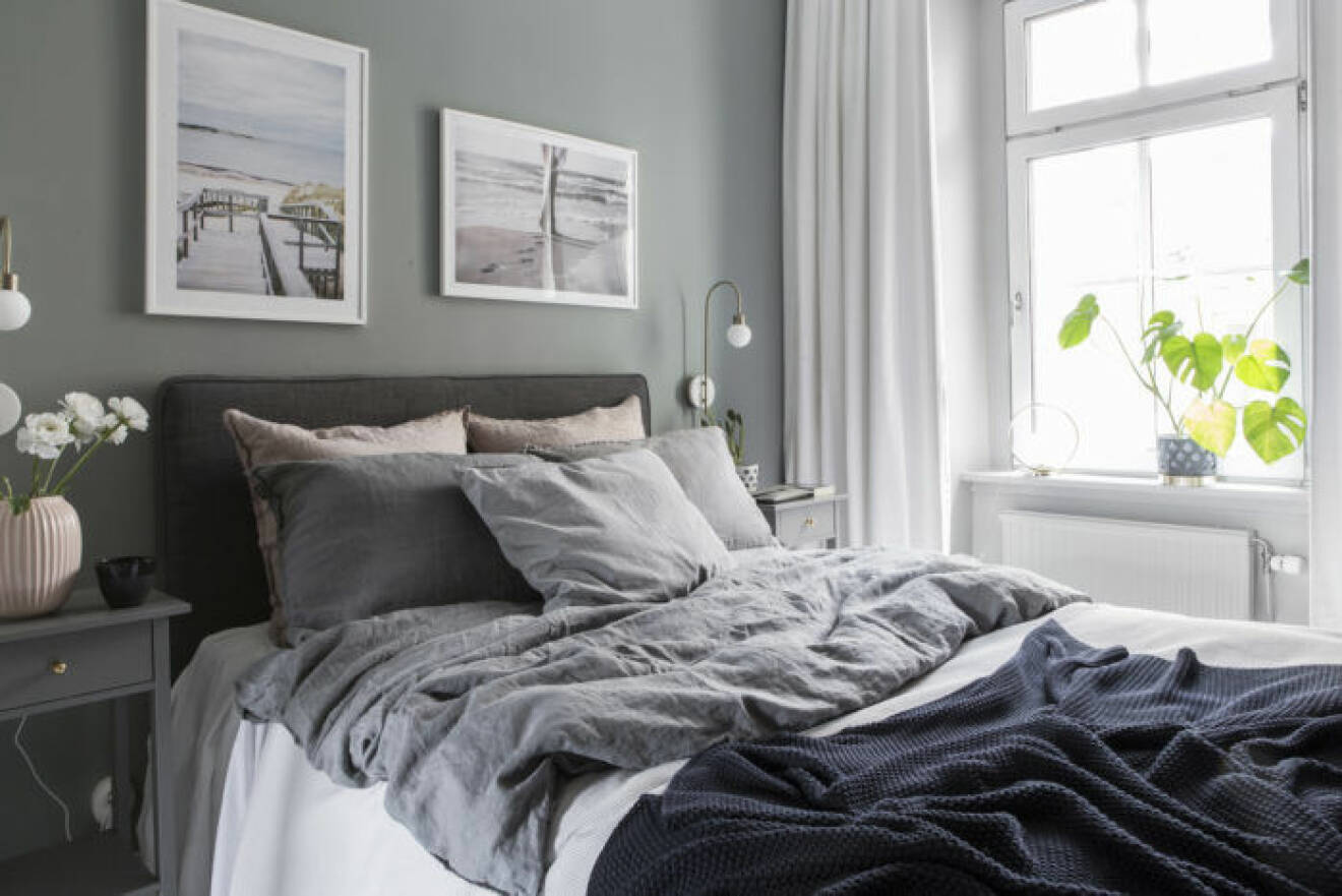 Cosy bedroom in scandinavian style. 