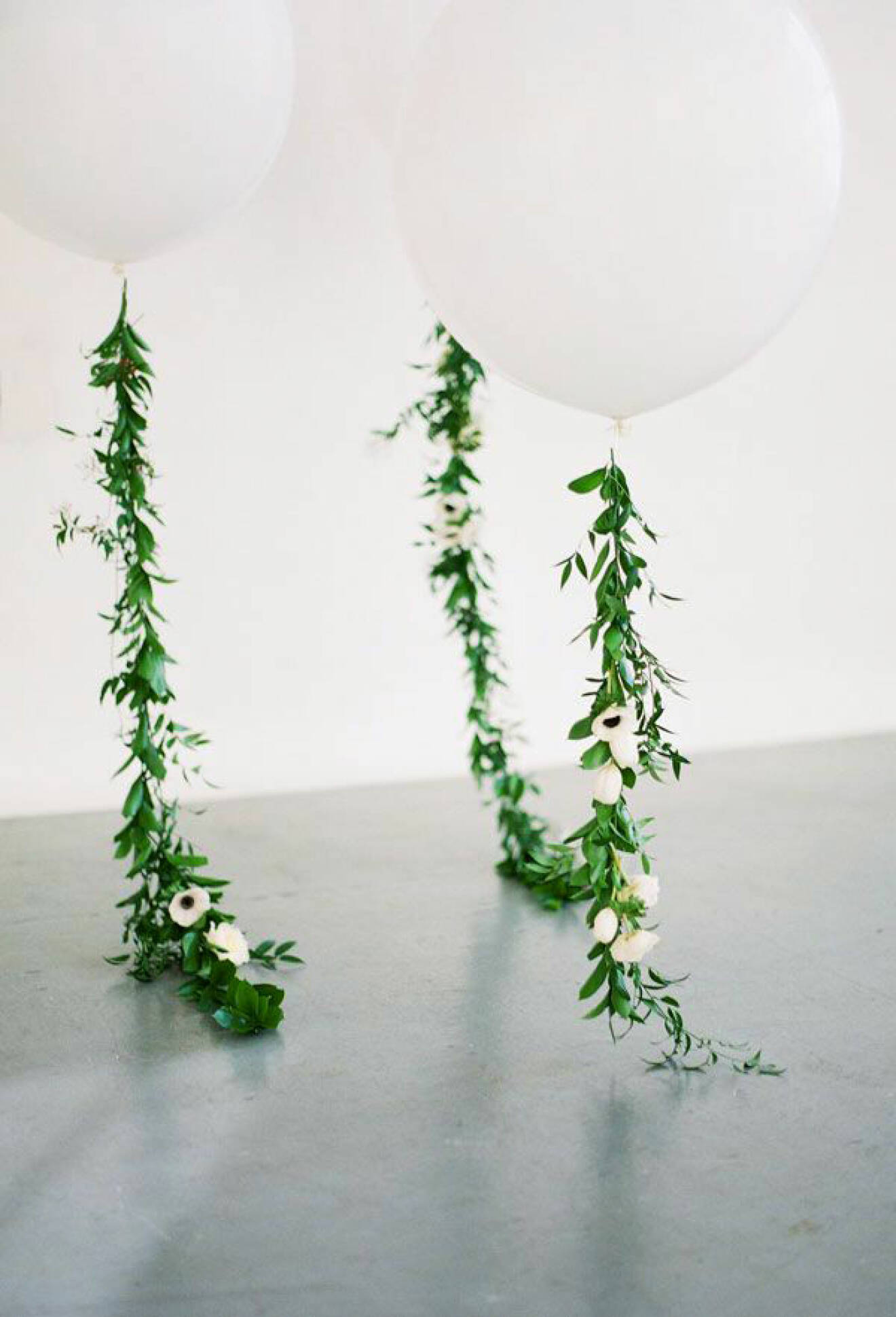 Bröllopsdekorerade ballonger med löv