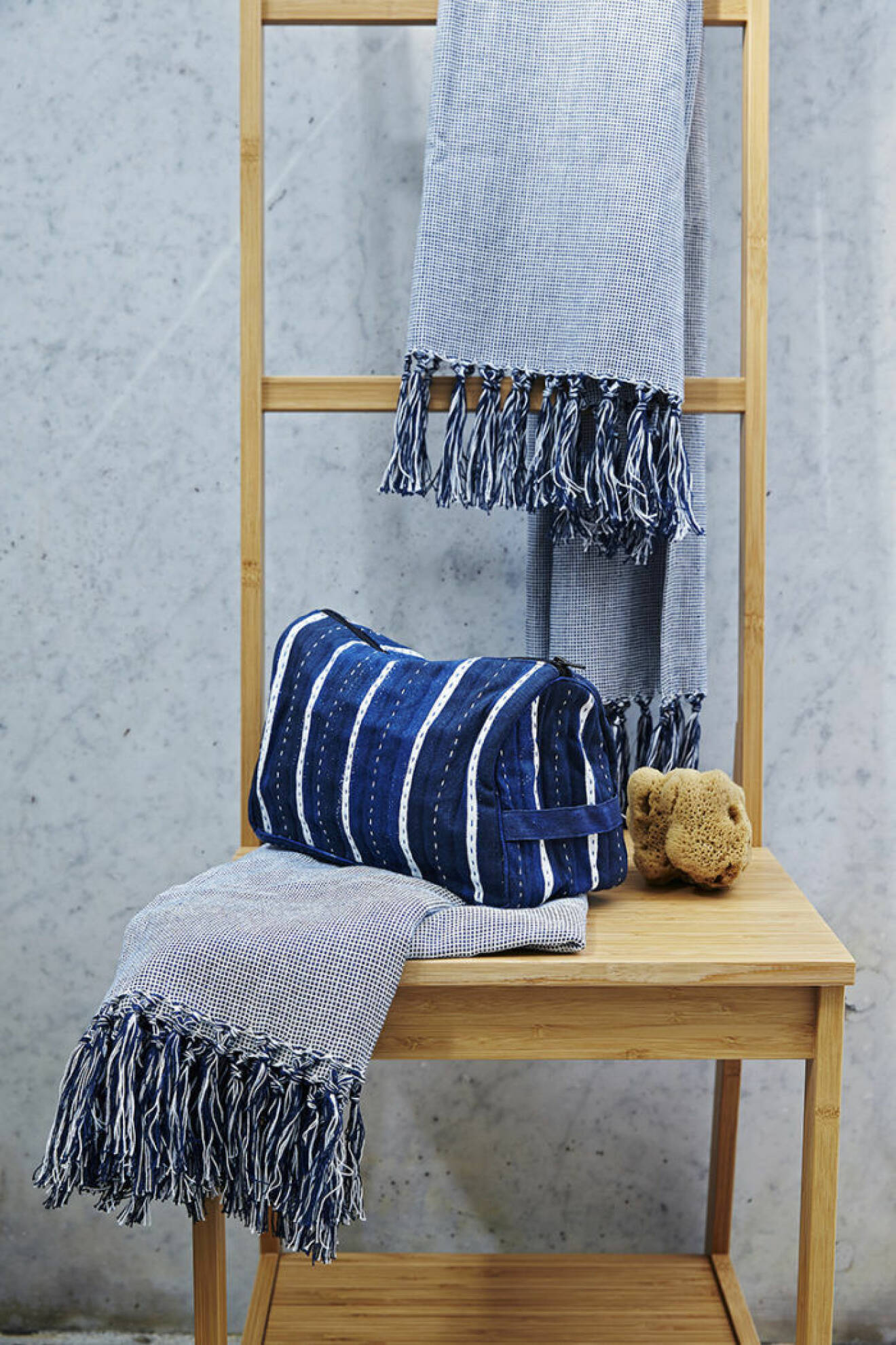 Ikeas kollektion Innehållsrik, blå handdukar.