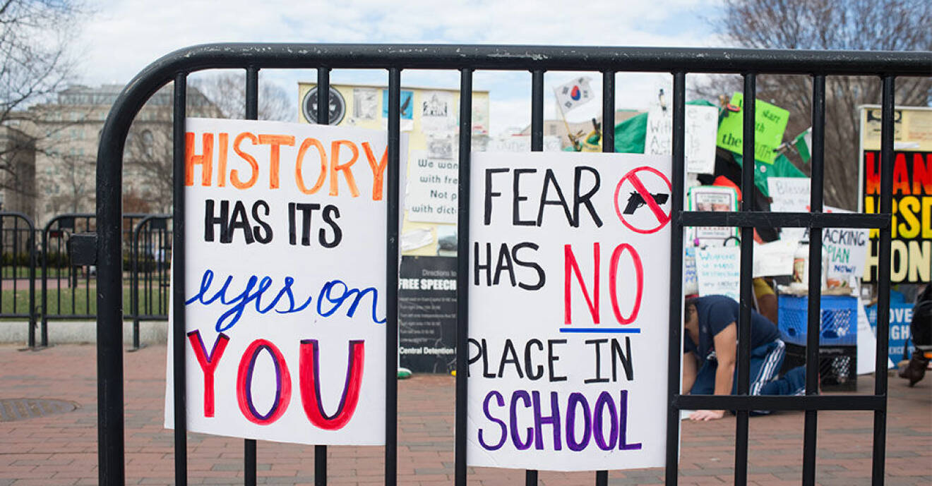 Demonstrationer och banderoller efter skolskjutningen i Parkland, Florida.