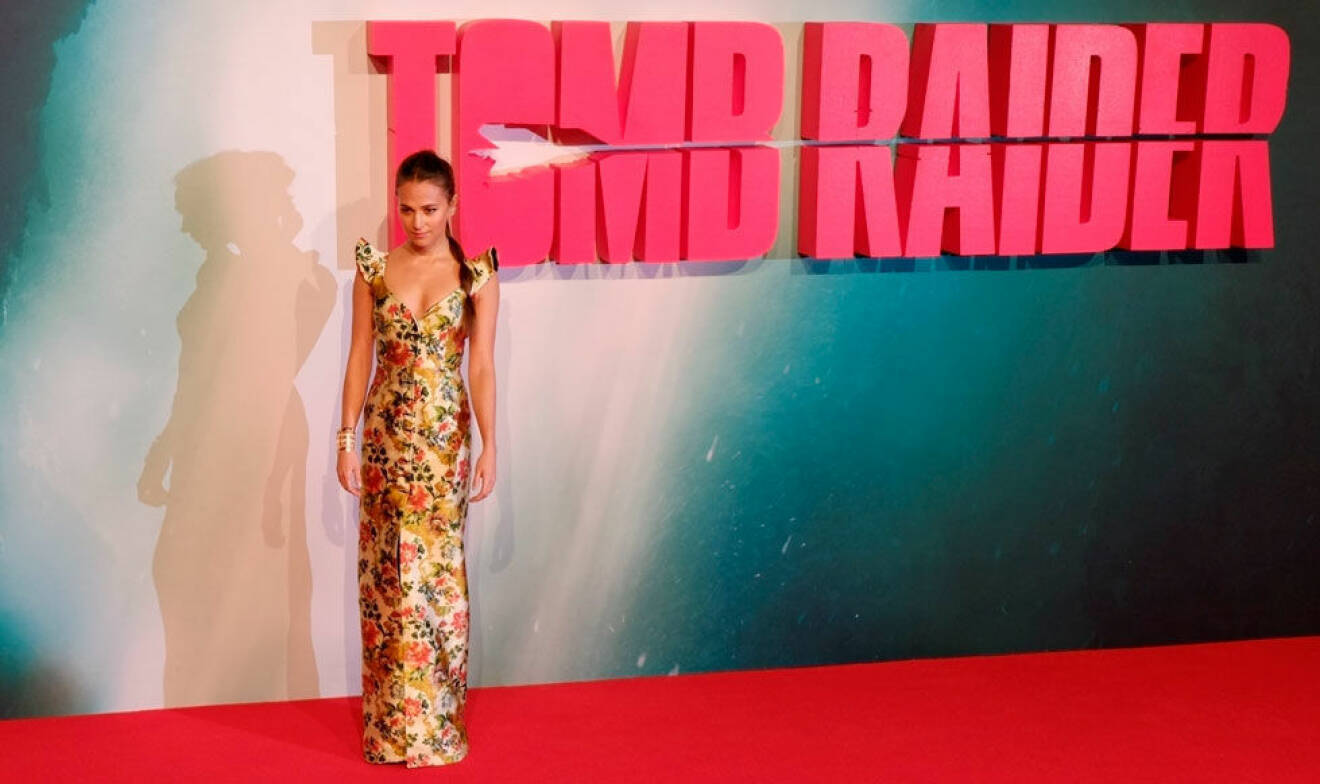 Alicia Vikander på galapremiären för Tomb Raider i London