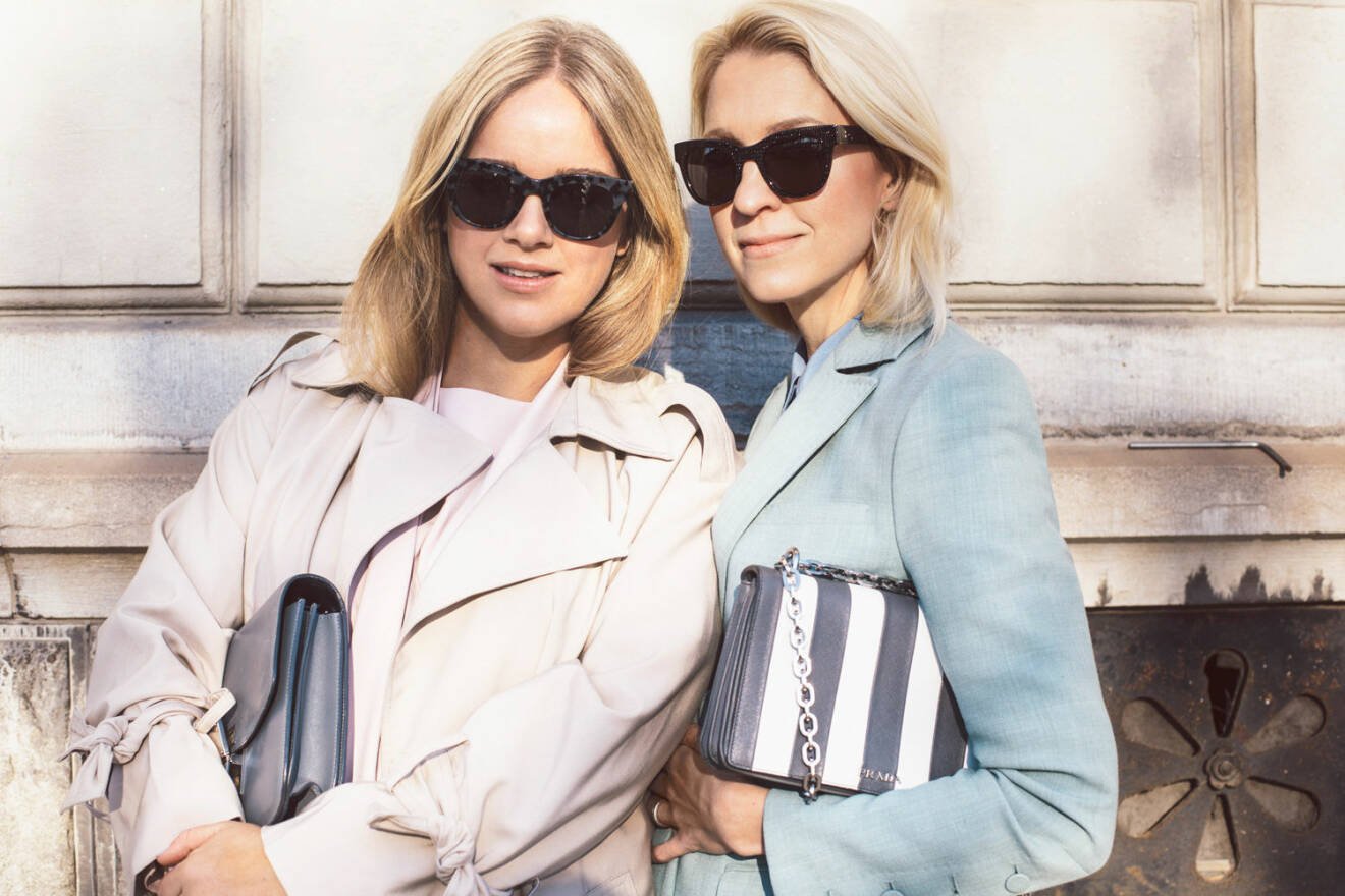 Ebba Kleberg von Sydow och Emilia de Poret i sina egendesignade solglasögon från Nividas x Säker Stil