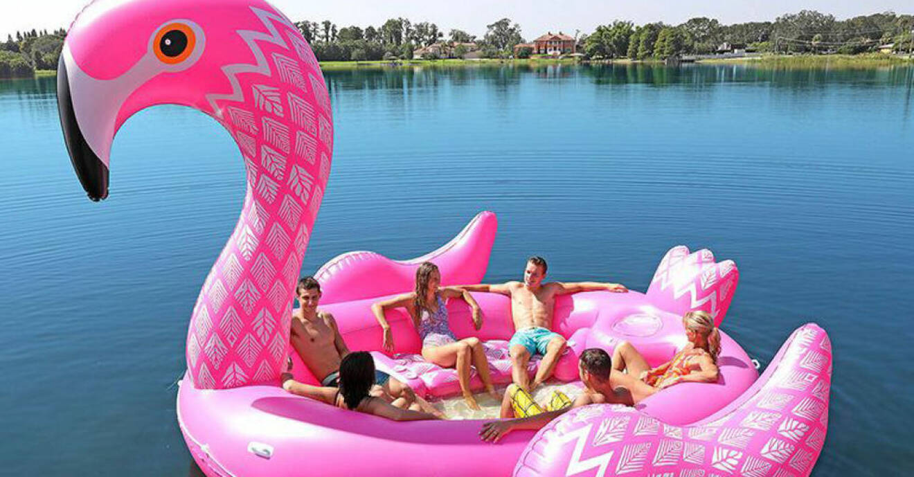 En uppblåsbar flamingo är sommarens måsten.