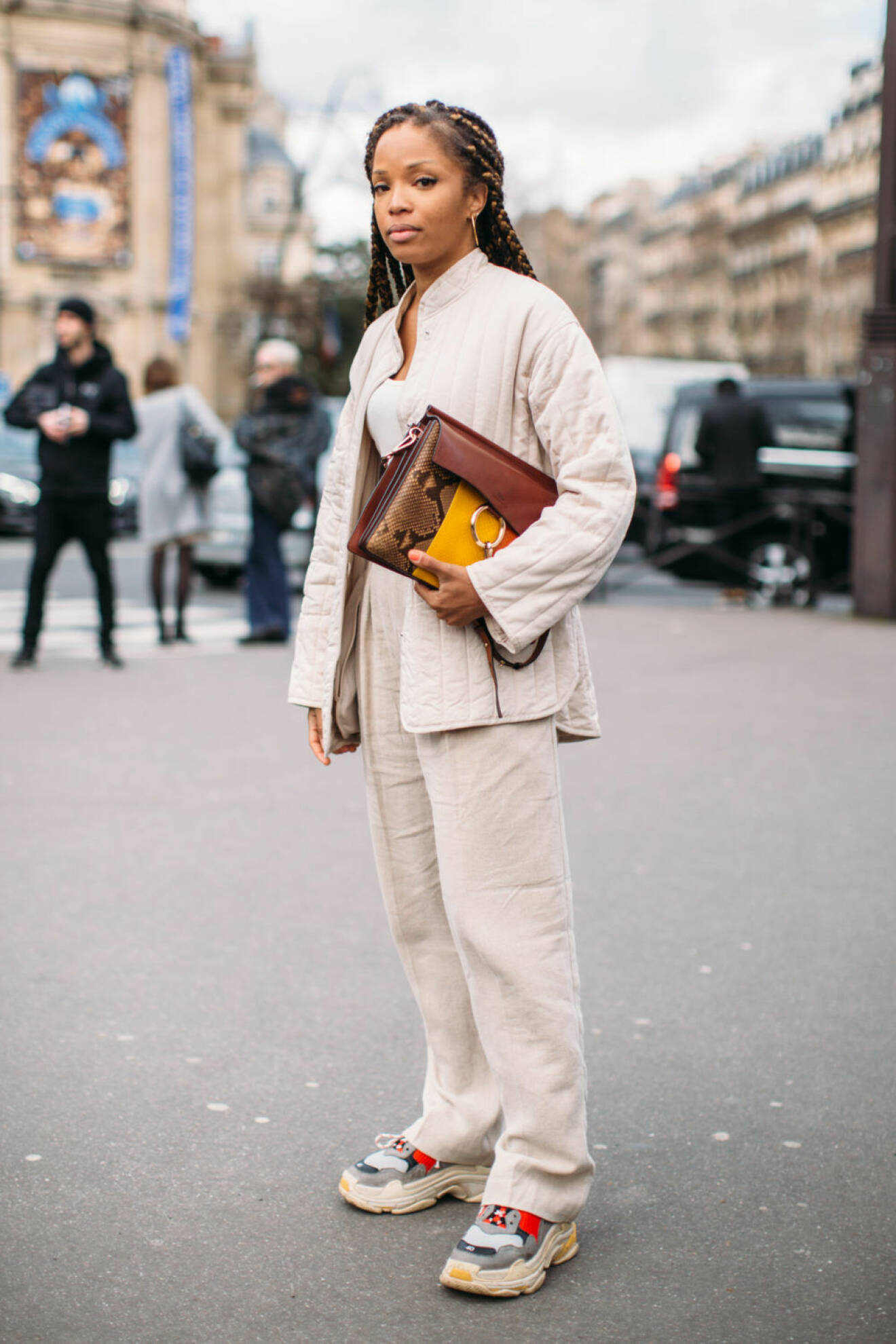 Streetstyle från Paris Fashion Week 2018, beige set. 
