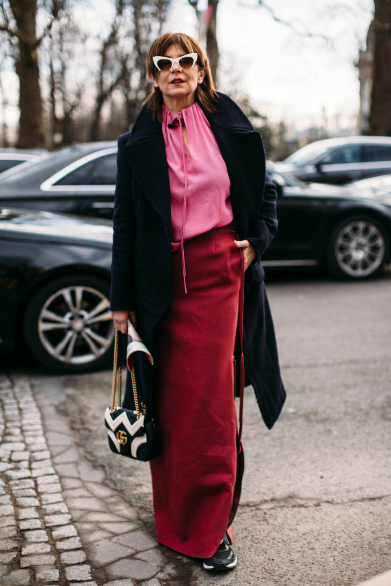 Streetstyle från Paris Fashion Week 2018, röd hellång kjol.