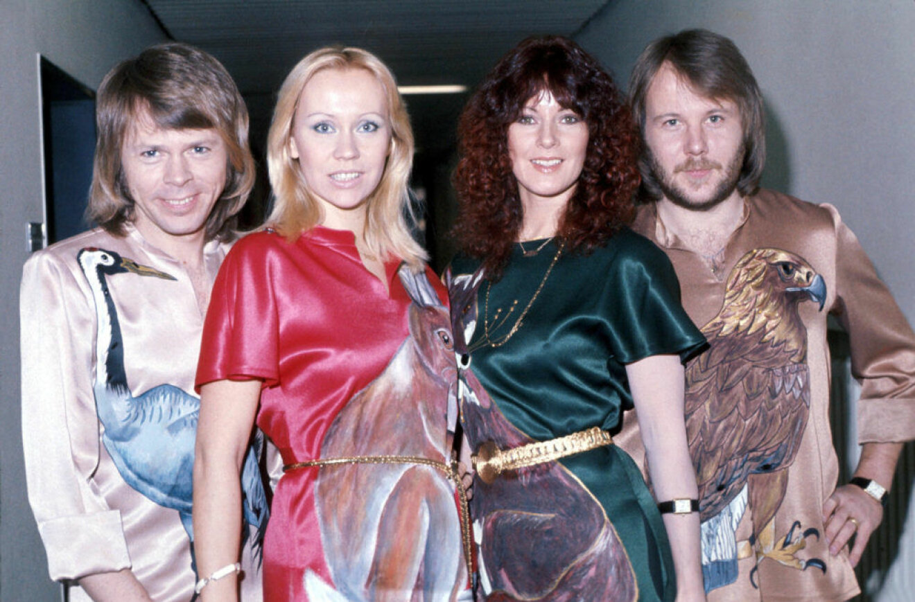 ABBA i outfits med djurmönster.