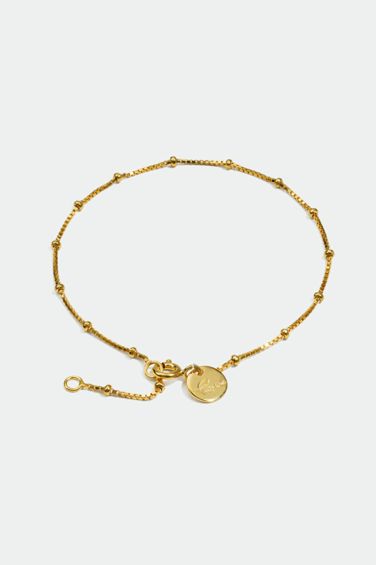 Armband i guld från Therese Lindgrens smyckeskollektion