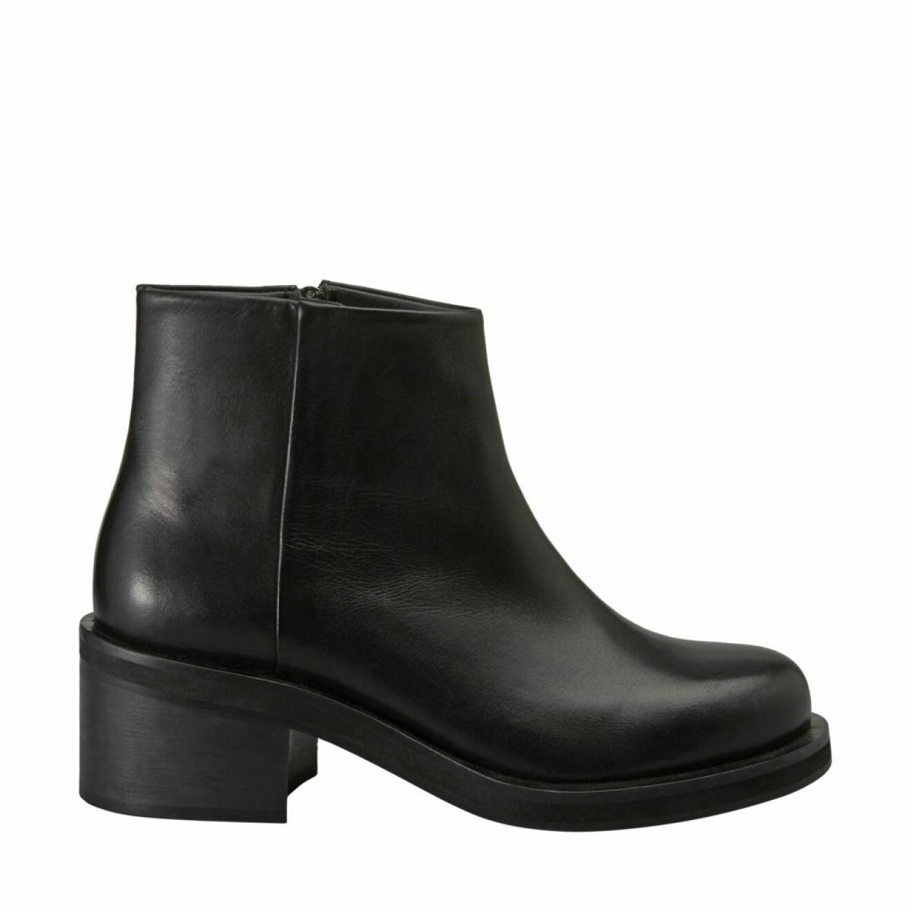 Svarta boots med klack från Minimarket. 