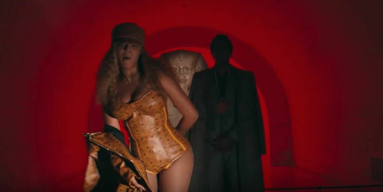 Beyoncé i MCM och skor av Y/Project. 