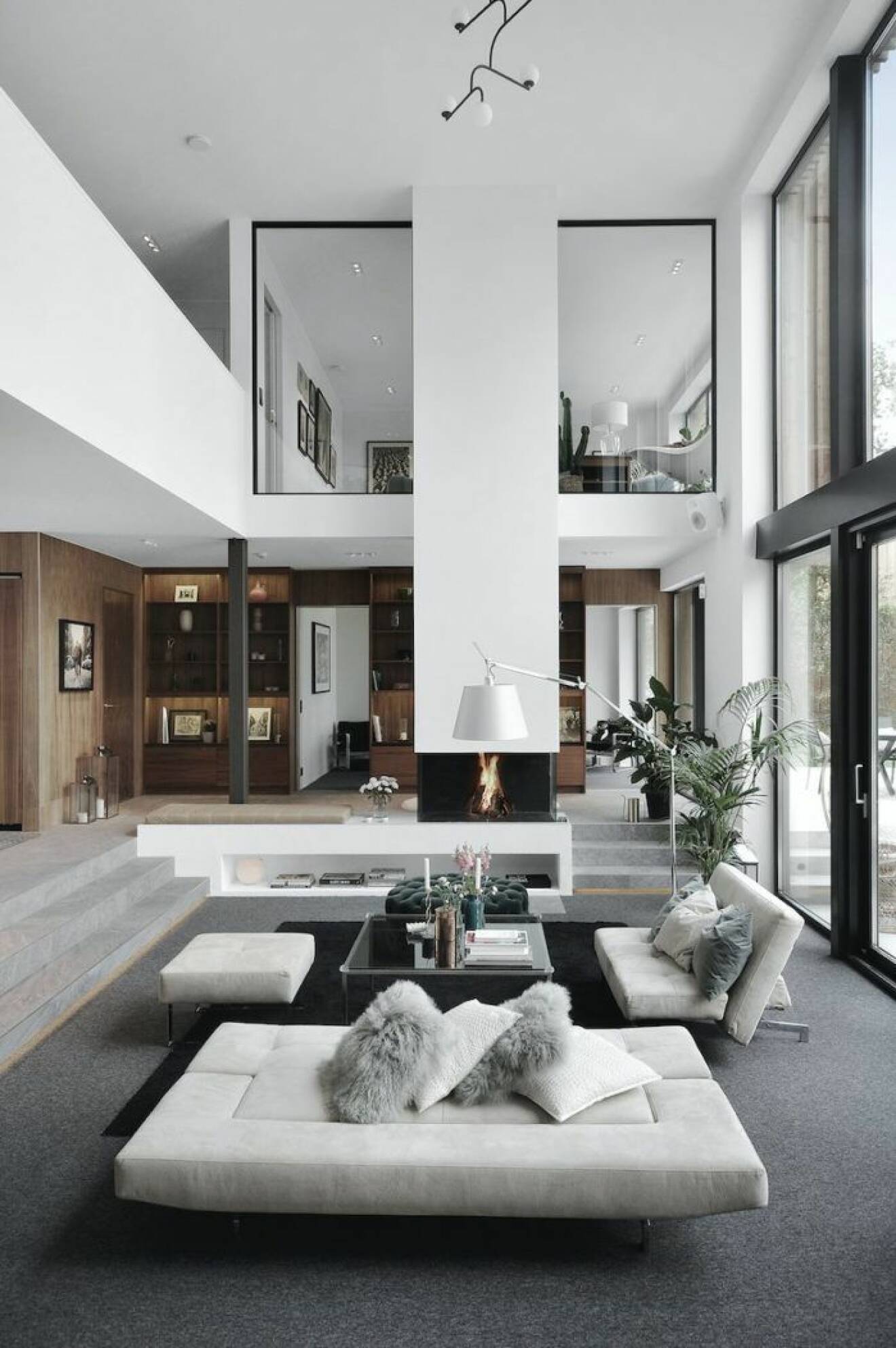Isabella Löwengrip köper ny villa – för 30 miljoner kronor. Sex meter i tak.