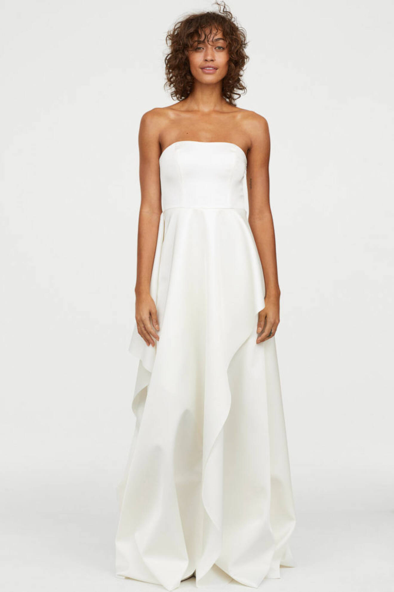 H&M släpper brudkollektion, axelbandslös klänning