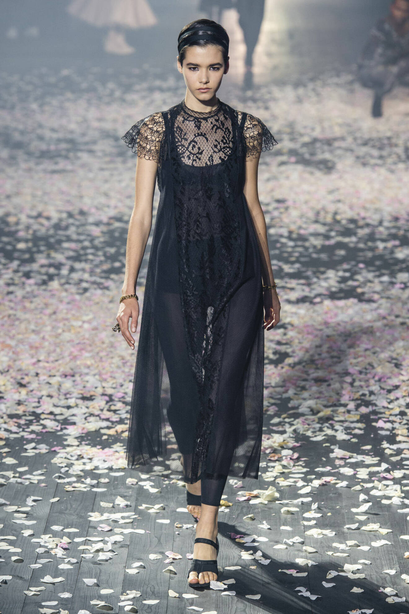 Klänning med leggings Dior ss-19, ett av trendplaggen våren 2019