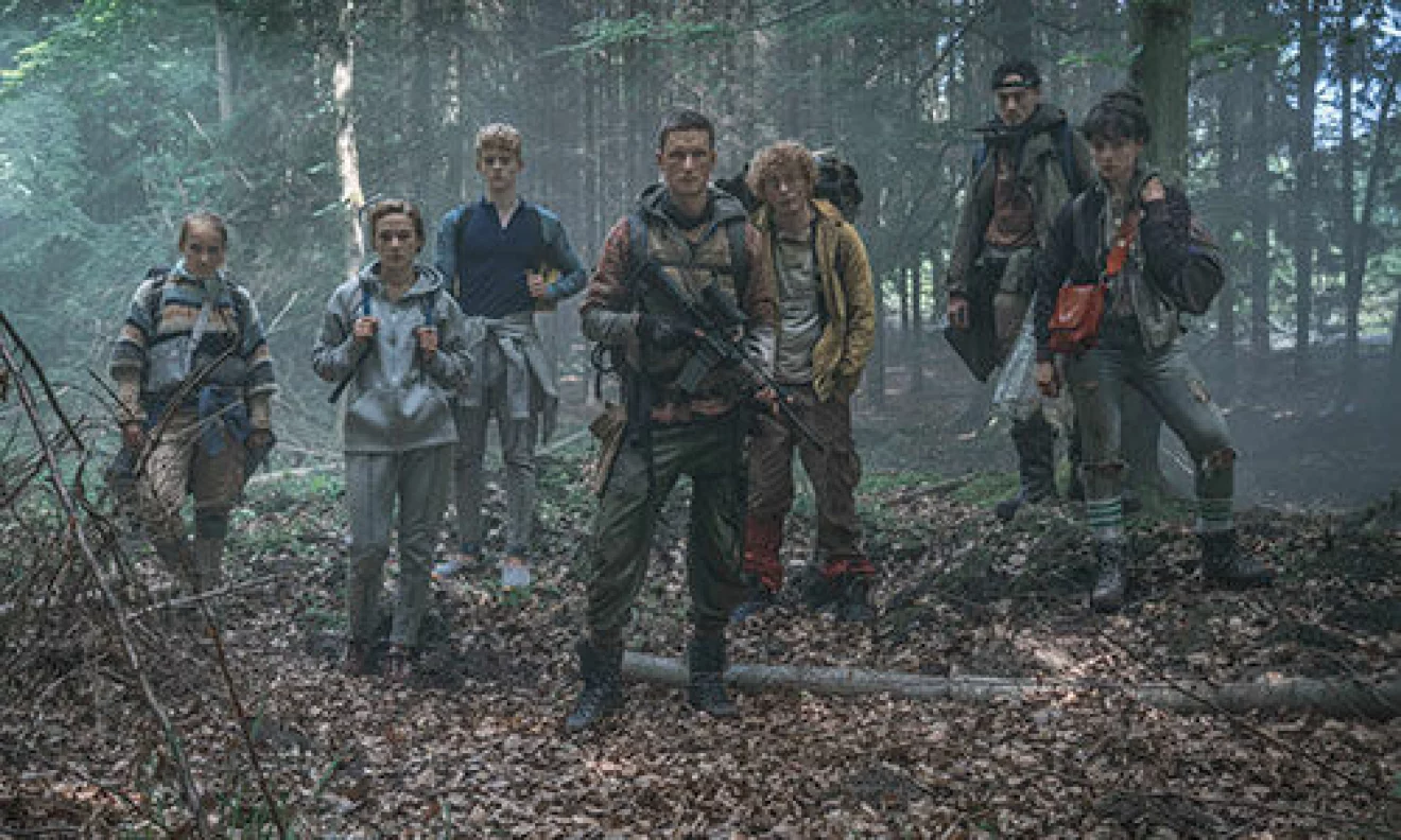 Skådespelarna i Neflix-serien The Rain i skogen. 