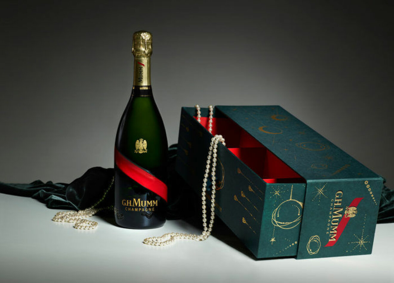 Maria Nilsdotters champagnelåda för Mumm kan användas som skyckesask.