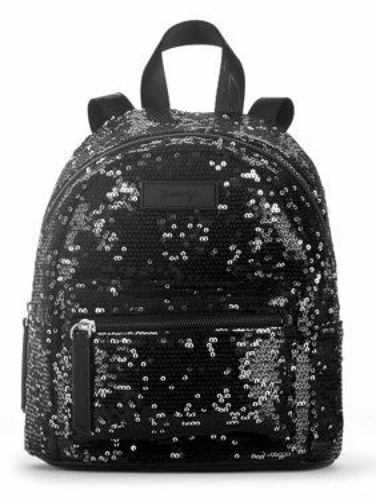 En bild på en ryggsäck med svarta pajletter från Kendall och Kylie Jenners väskkollektion för Walmart.