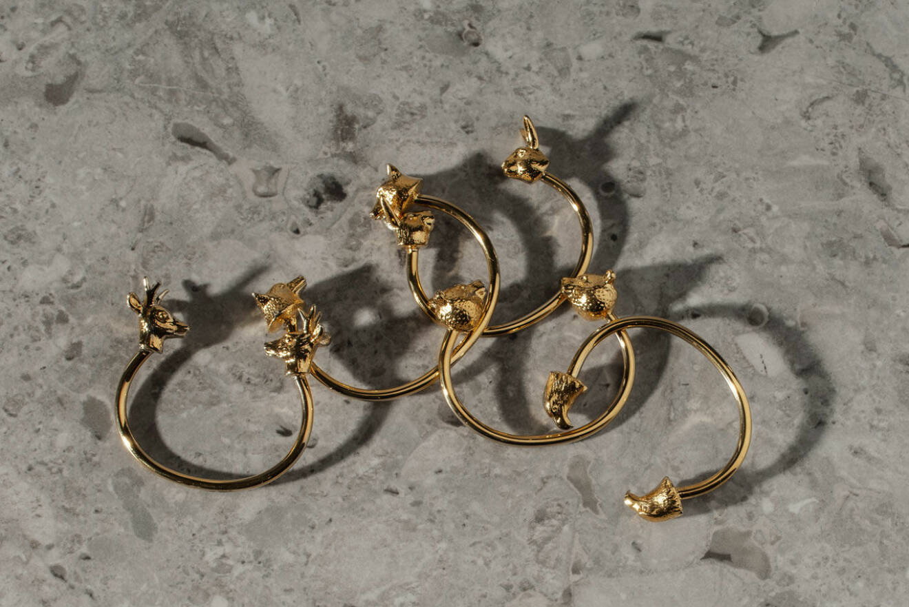 Armbanden som Krista Kretzschmar designat för Skultuna föreställer nordiska djur. 