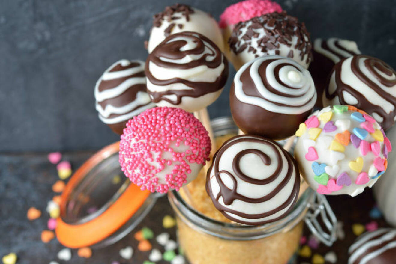 Dessert som man kan äta utan att sitta still – cakepops är perfekt för skytten.