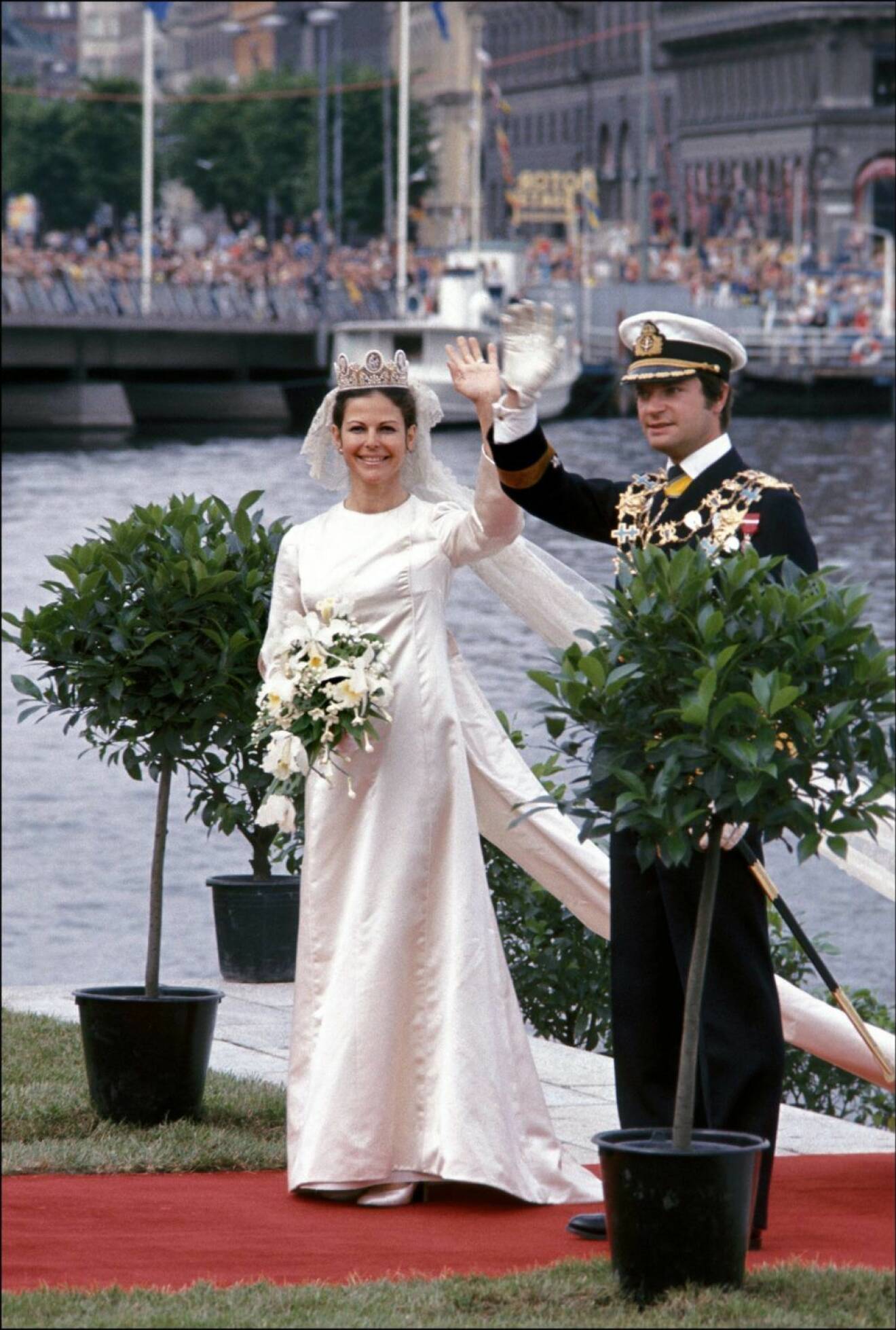 Kungen och Silvia vid sitt bröllop