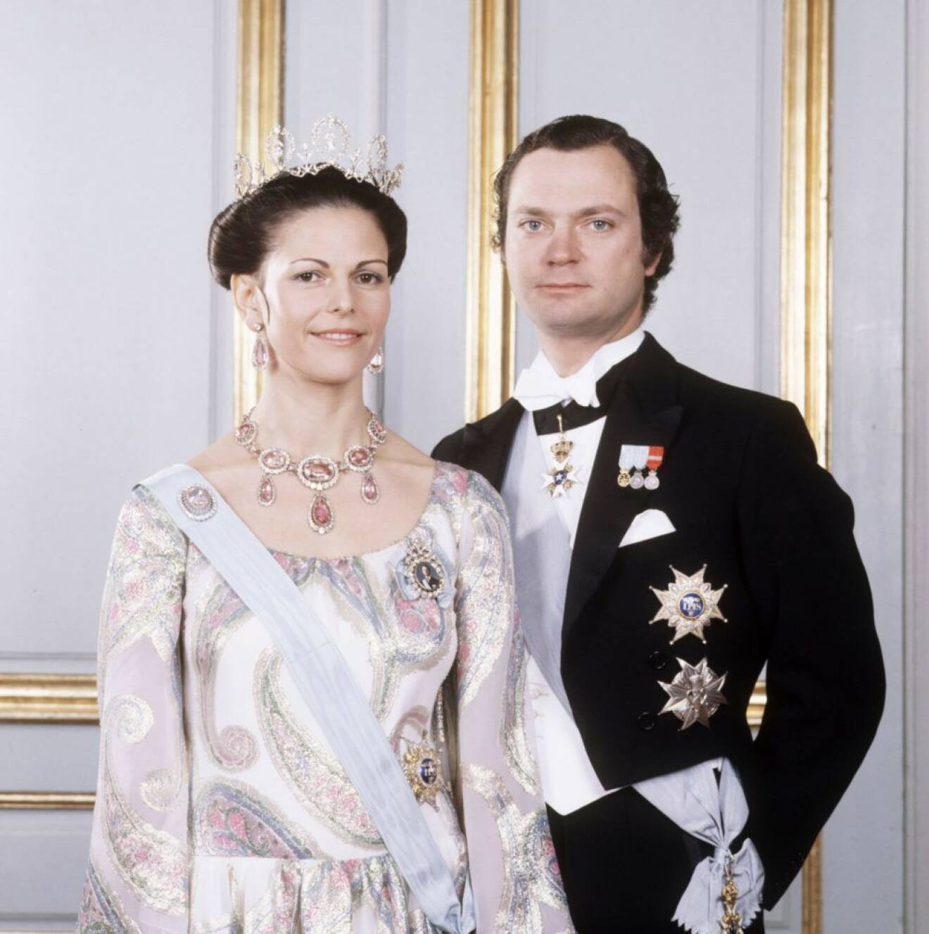 Officiellt foto på drottning Silvia och kungen