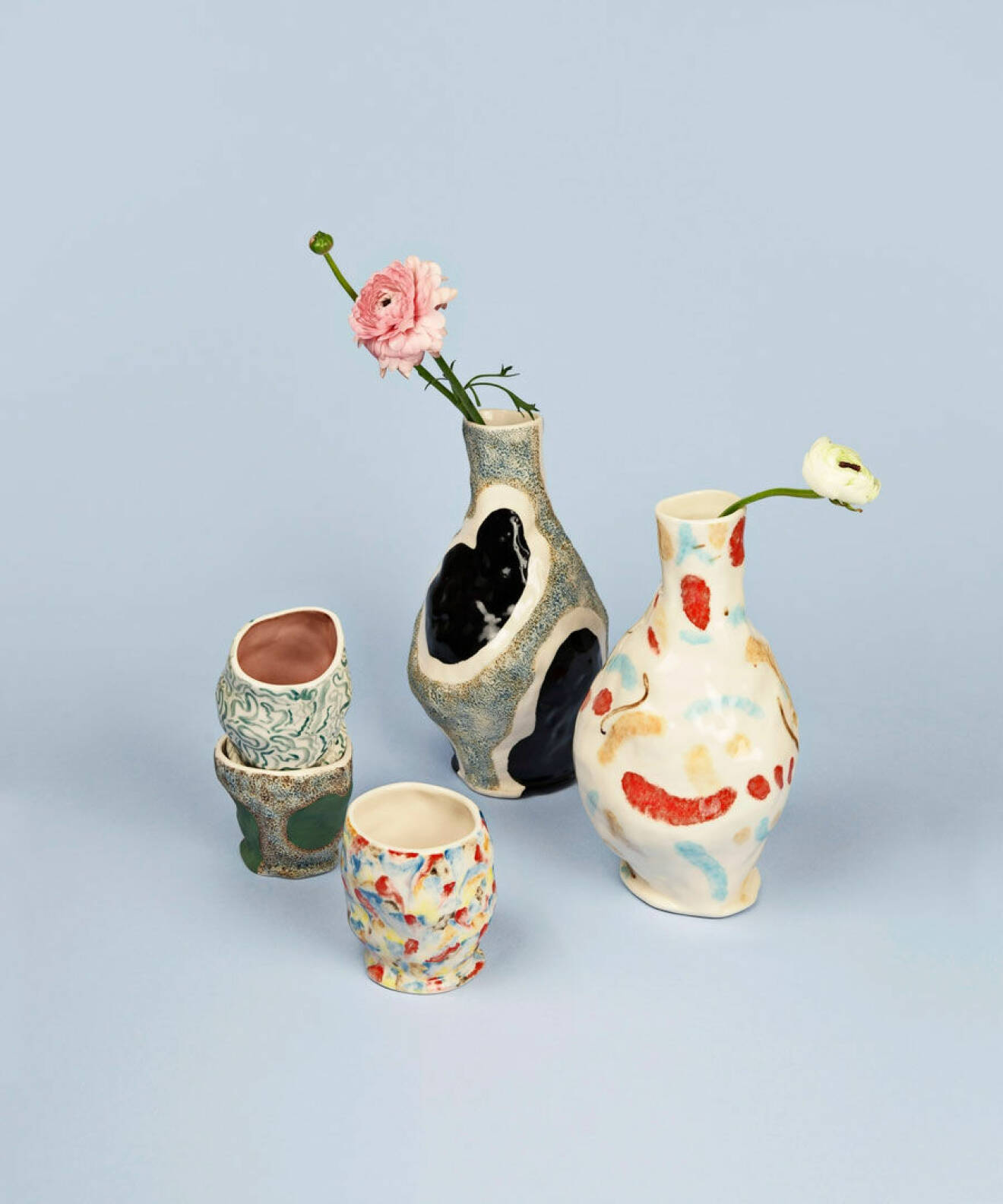 Keramik i olika färger, olika former och med olika ytor
