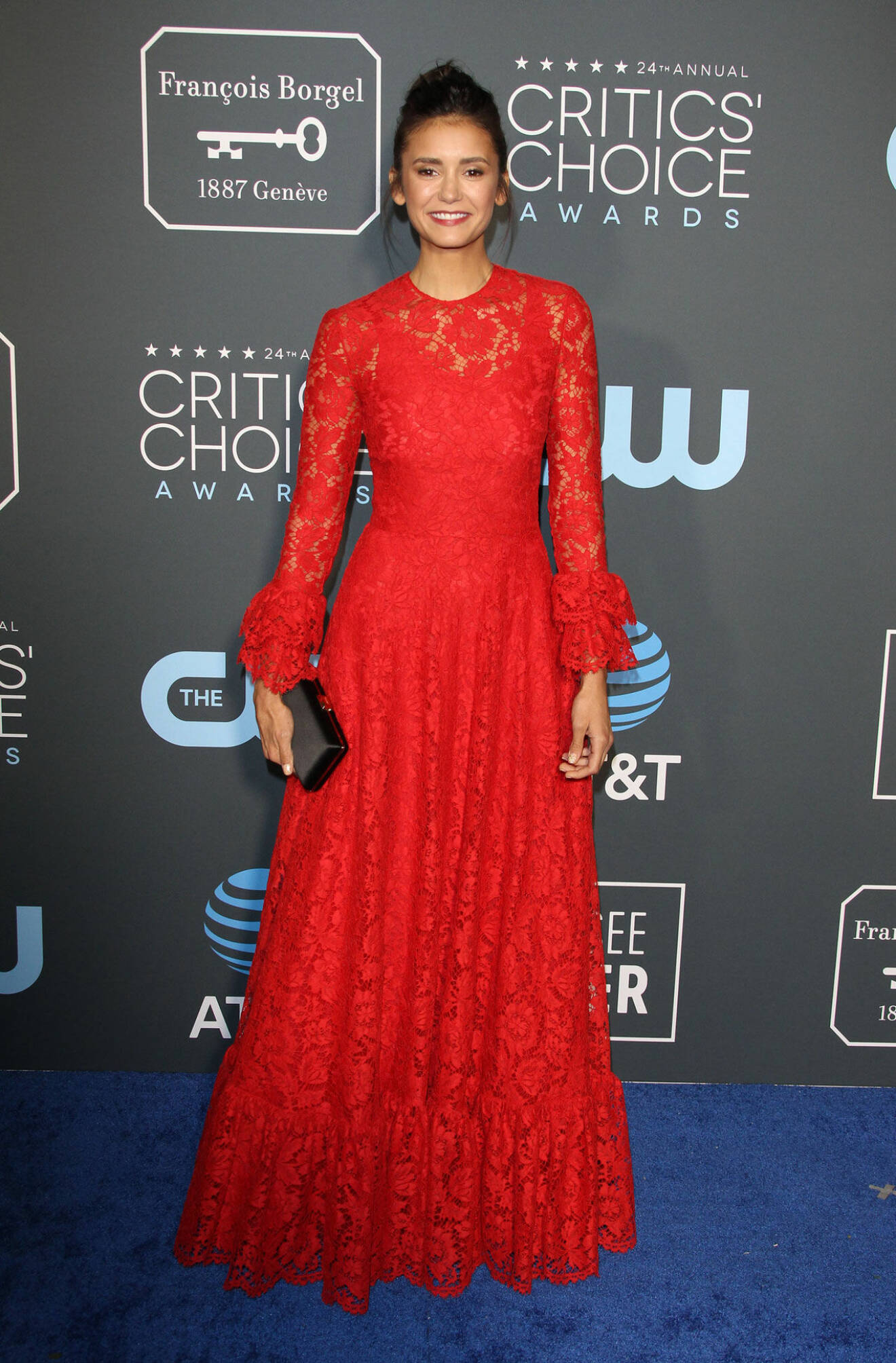Nina Dobrev på röda mattan på Critics Choice Awards 2019
