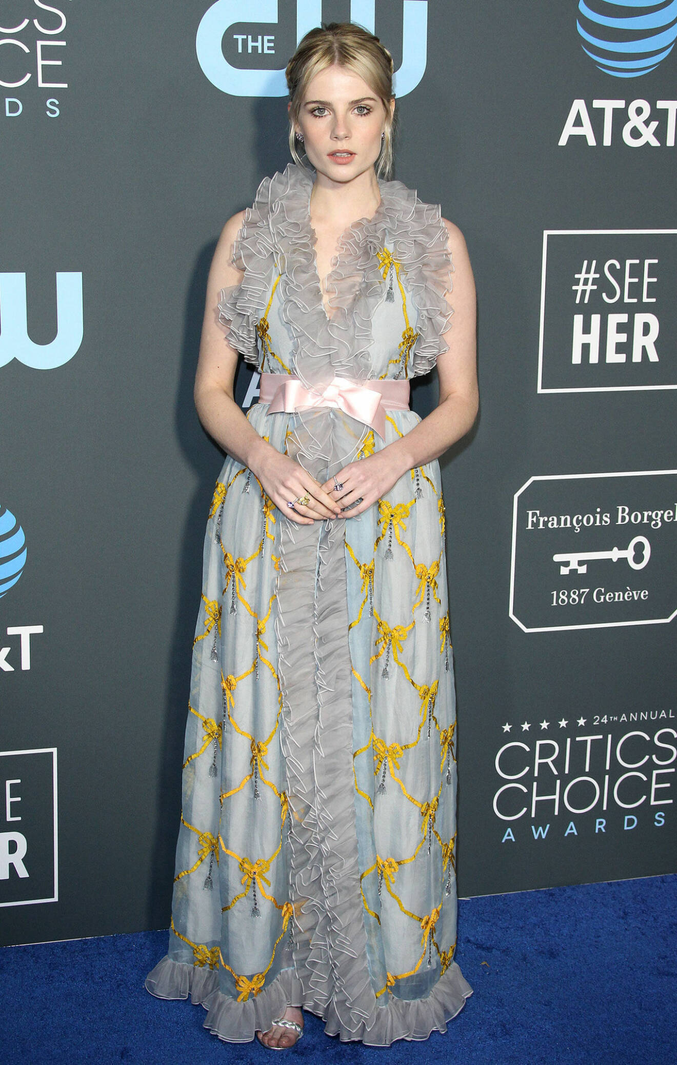 Lucy Boynton på röda mattan på Critics Choice Awards 2019