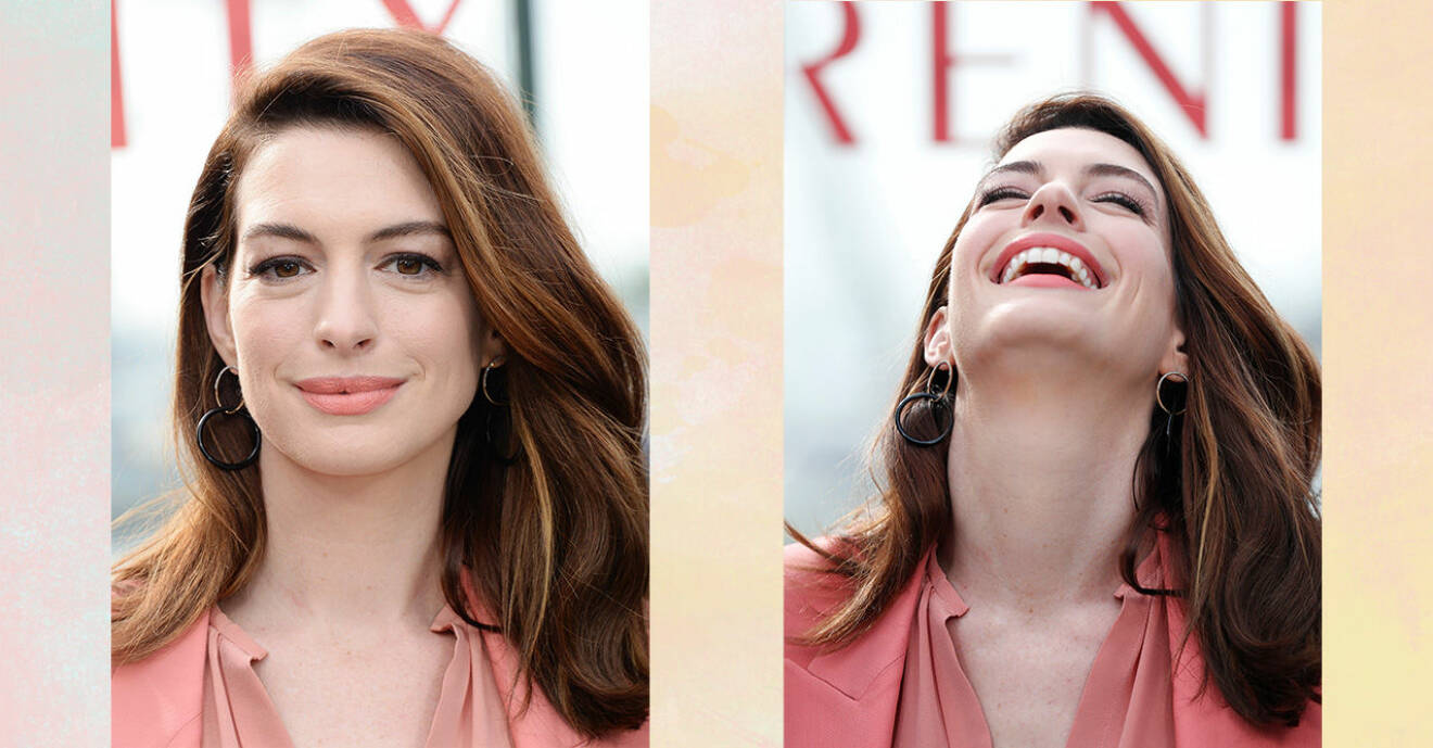 Anne Hathaway skrattar framför poster på nya filmen Serenity.
