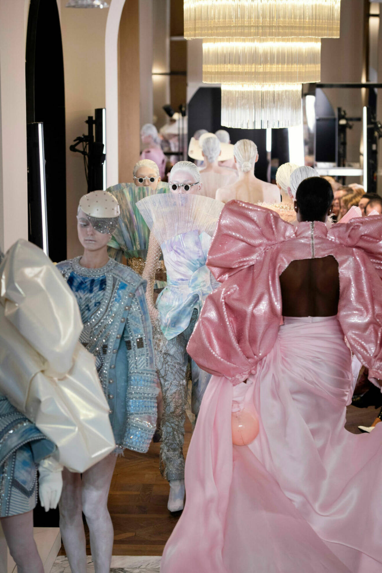 Färgglatt på Balmains SS19 haute couture–visning på Couture Week i Paris