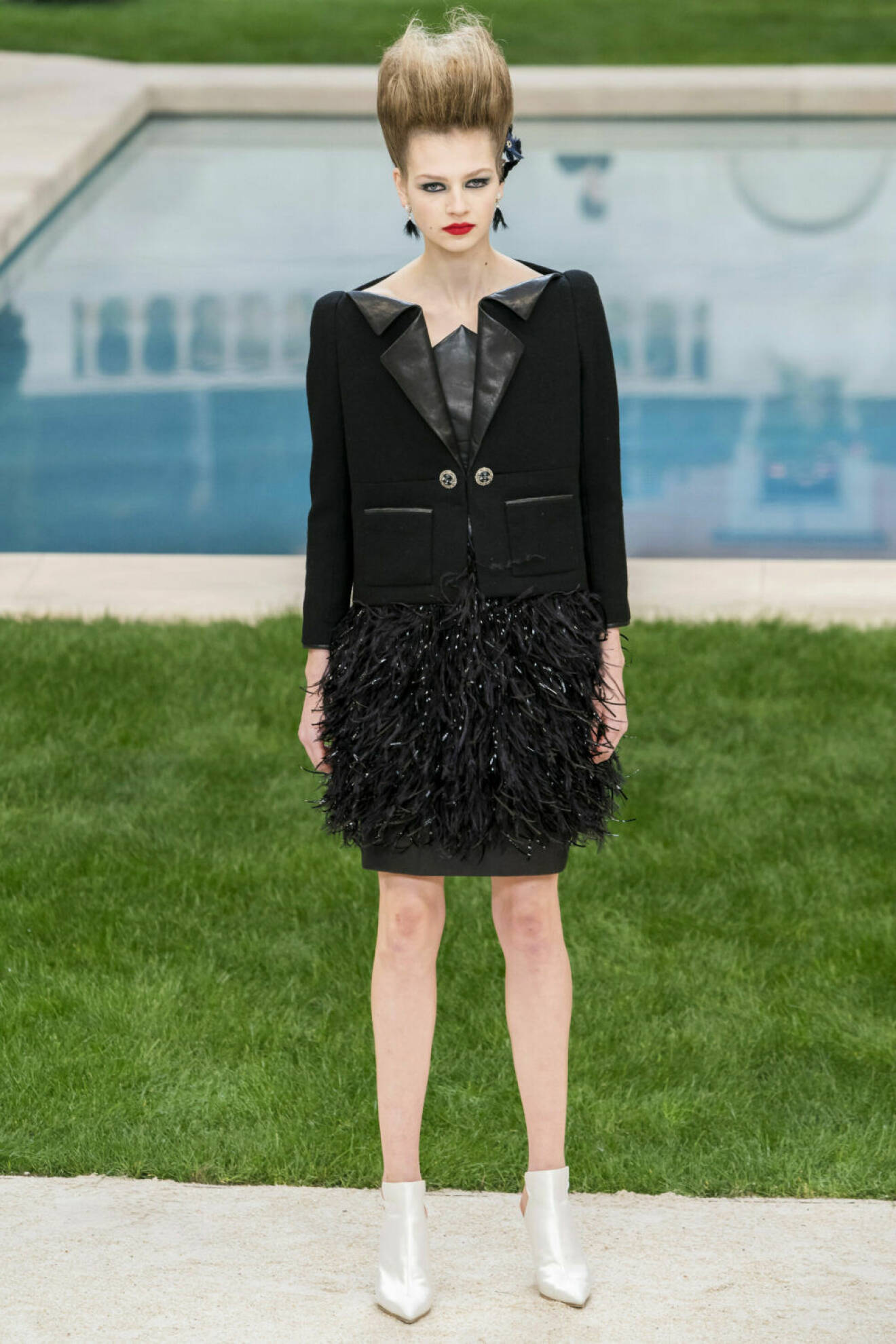 Chanel Haute Couture Paris, svart fjäderkostym.