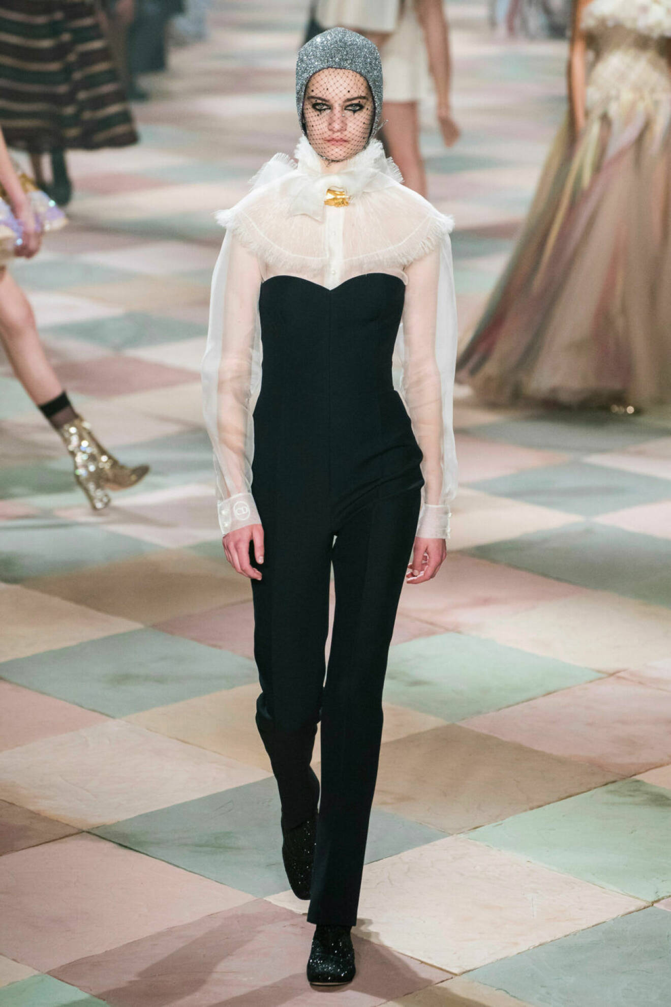 Underbar tyllkrage på Diors SS19 haute couture–visning