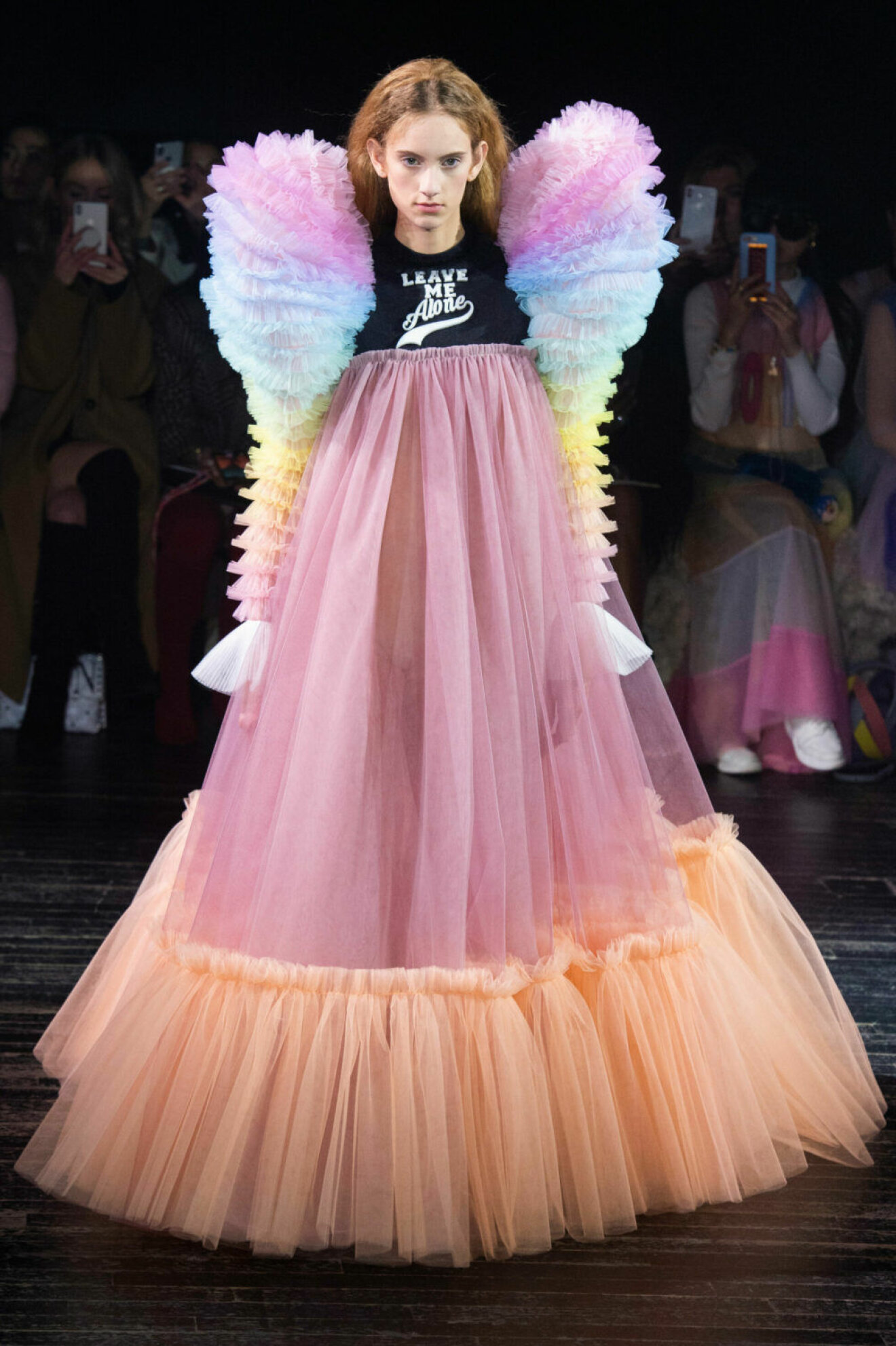 Flerfärgad tylldröm på Viktor & Rolfs SS19–visning på Couture Week i Paris
