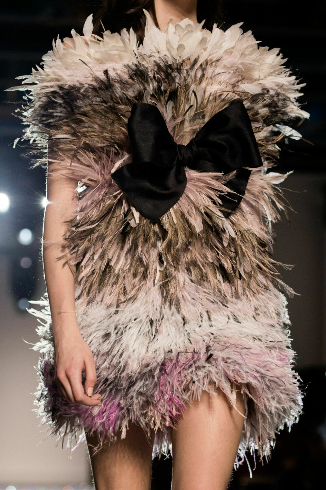 Drömmigt fluff på Giambattista Vallis SS19 couture–visning i Paris