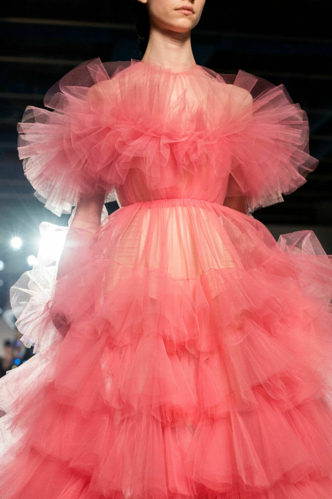 Rosa tylldröm på Giambattista Vallis SS19 couture–visning i Paris