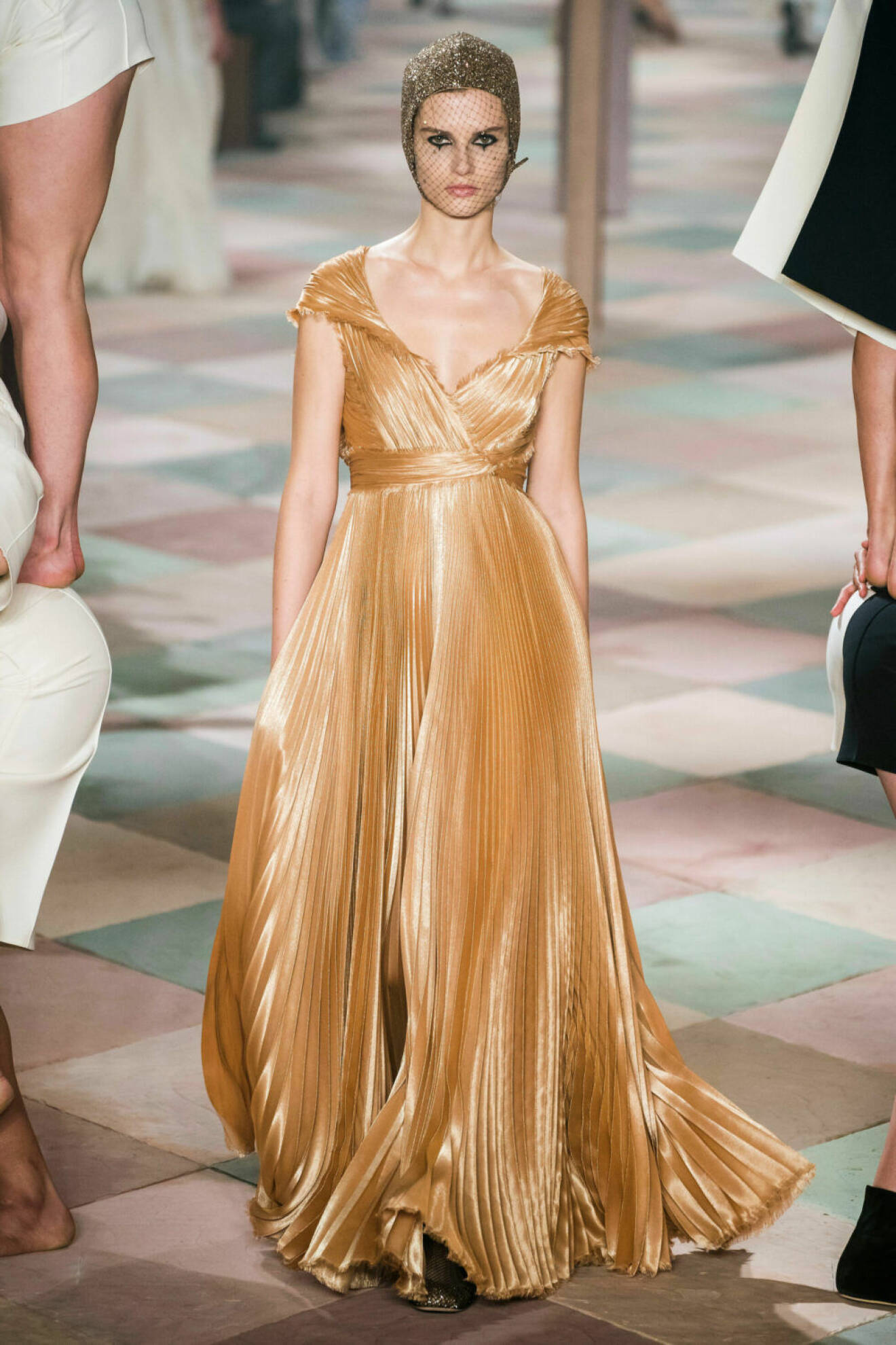 Guldigt och böljande på Diors SS19 haute couture–visning