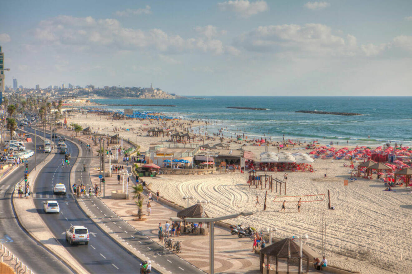 En av Tel Avivs många svårslagna sandstränder