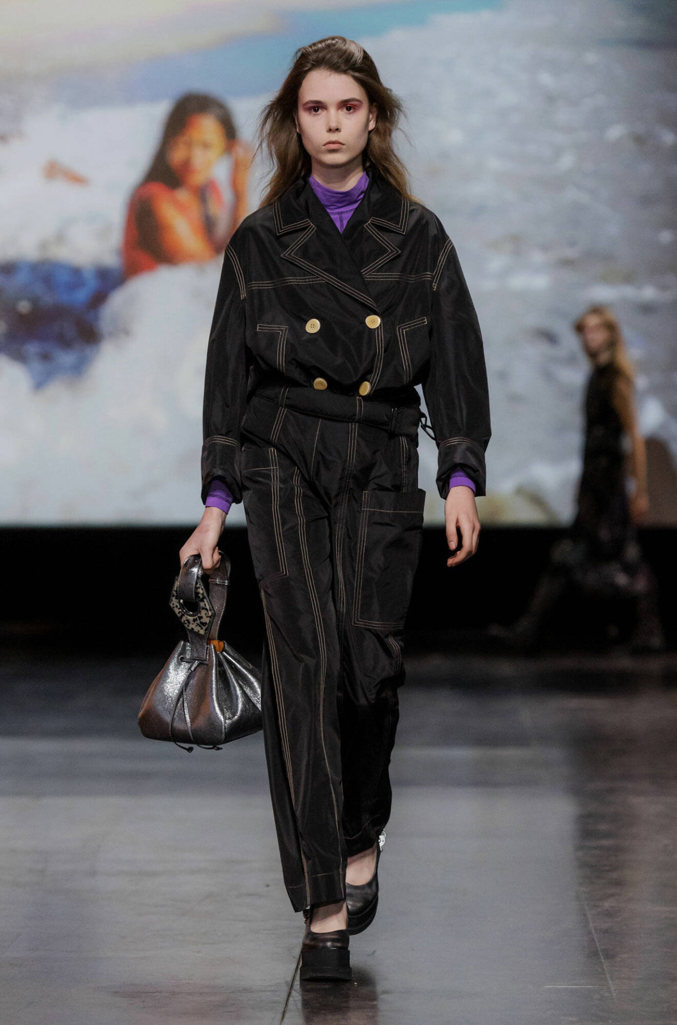 Boilersuit i svart på Gannis AW19–visning på Köpenhamns modevecka