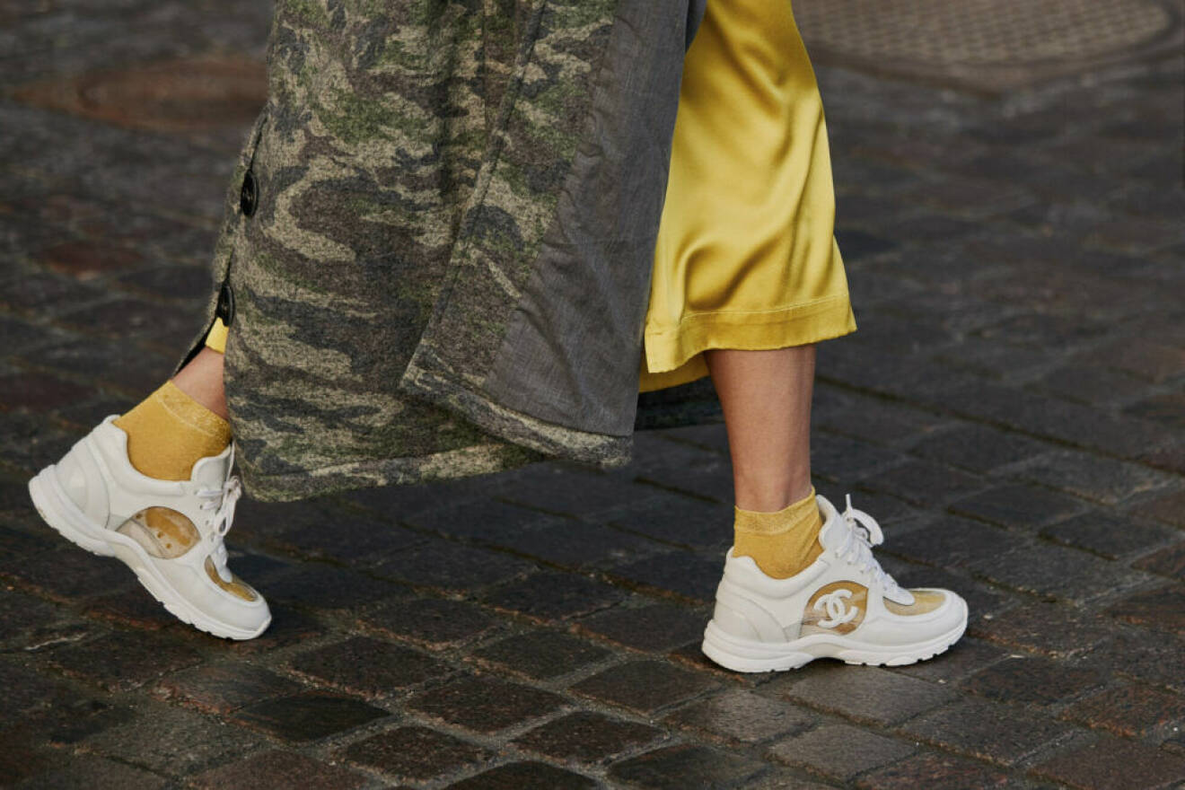 Trendspaning Fashion Week Köpenhamn, sneakers från Chanel i vit och gul.