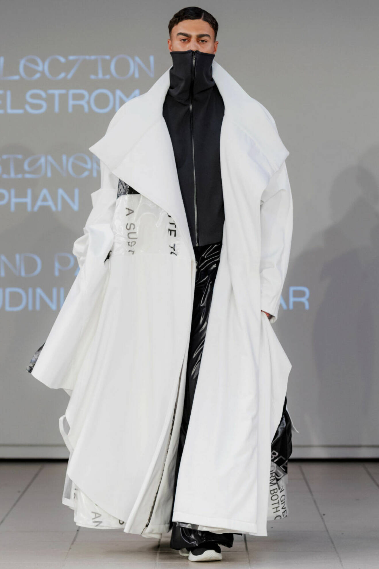 Beckmans collage of fashion AW19, vit kappa och svart polotröja.