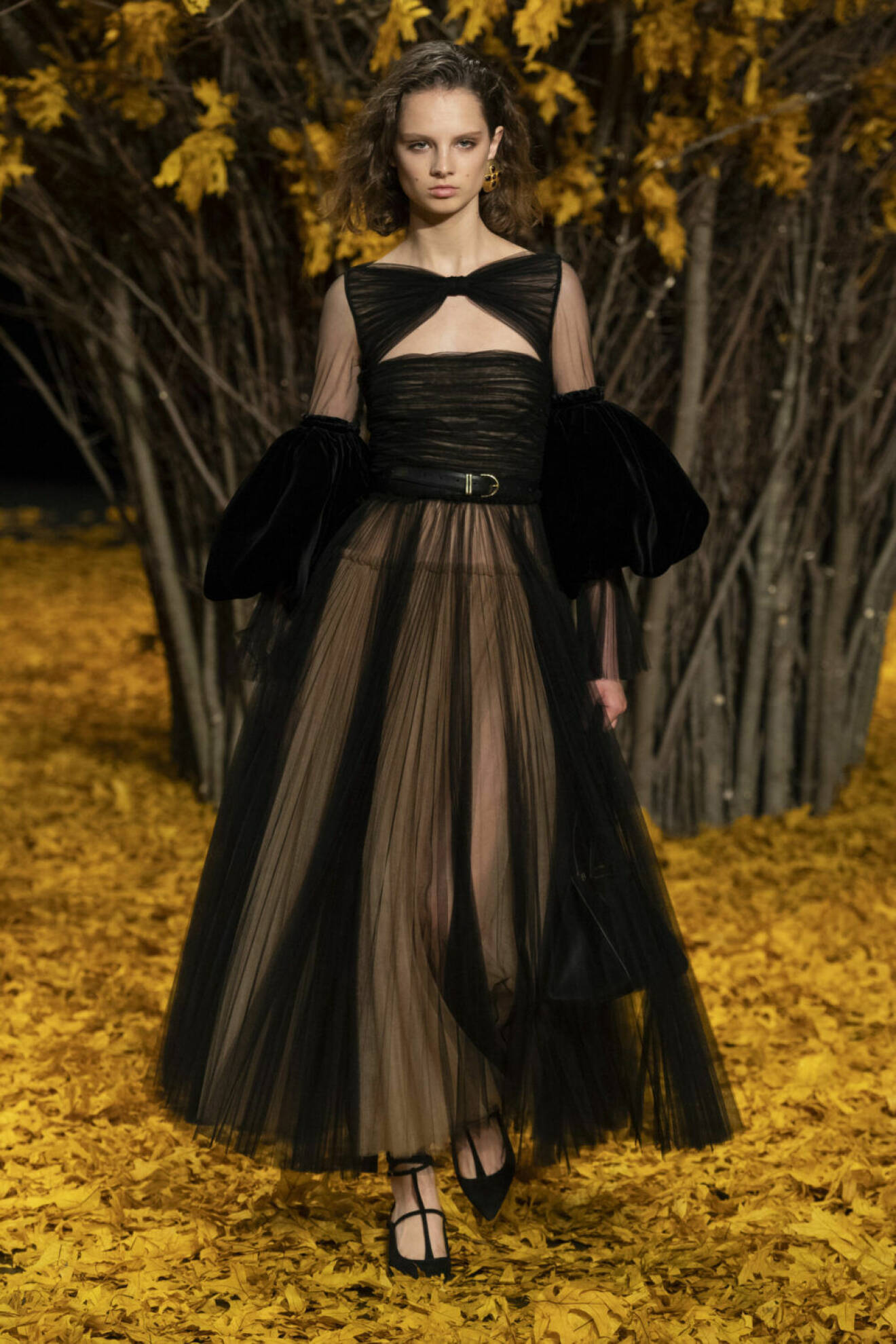 NYFW Khaite, svart tyllklänning med rosett.