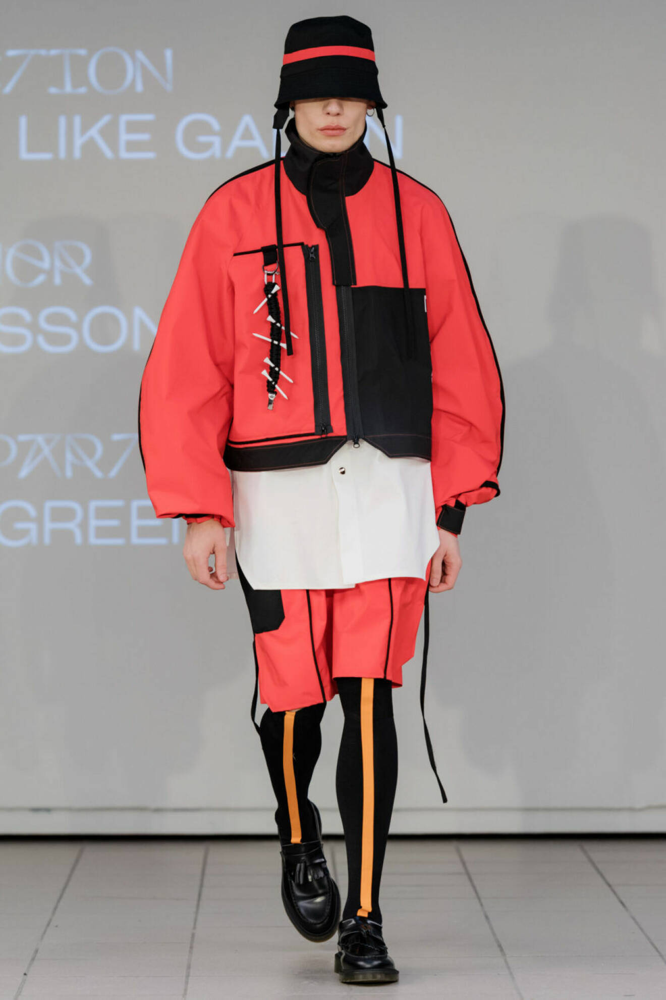 Beckmans collage of fashion AW19, röd neon.