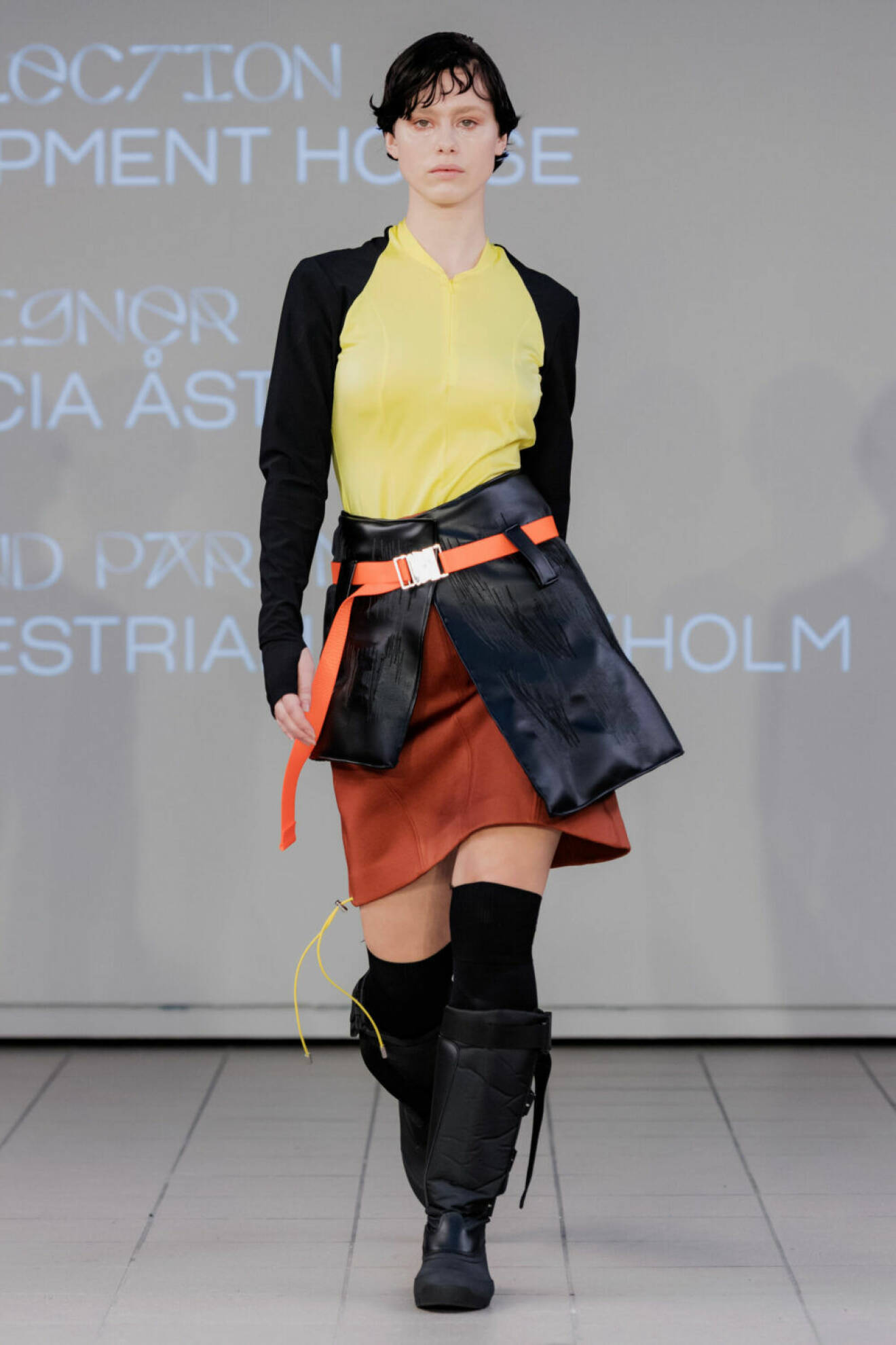 Beckmans collage of fashion AW19, röd kjol och gul topp. 