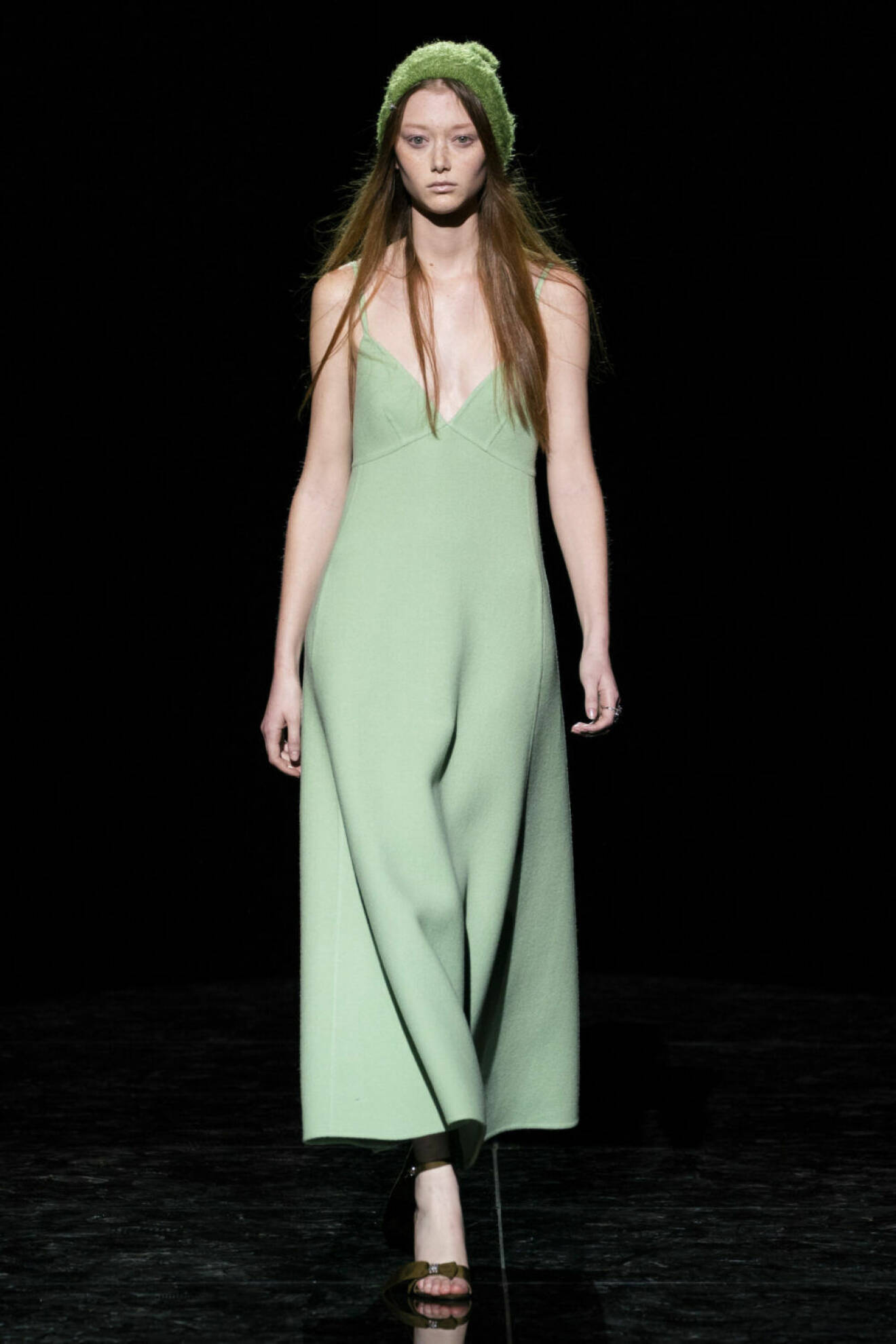 NYFW Marc Jacobs, grön klänning med grön mössa.
