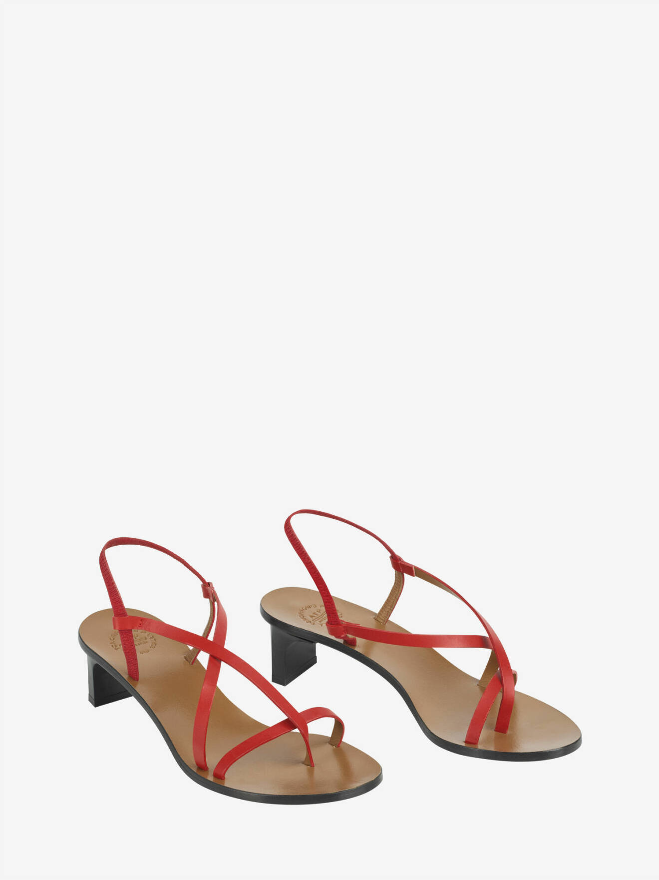 Sandaletter med platta remband i rött från ATP Atelier. 