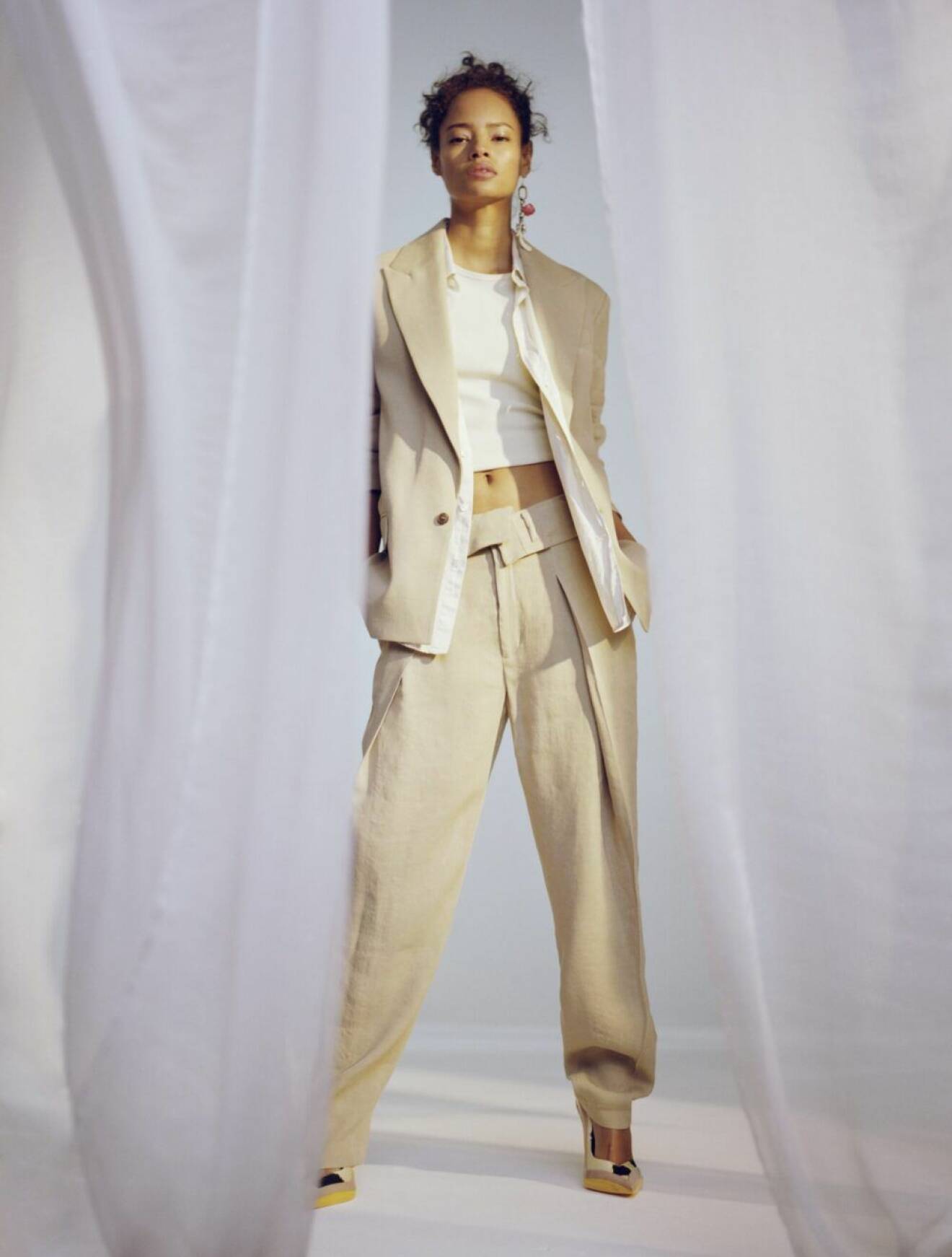 Kostym i ljusbeige från H&M