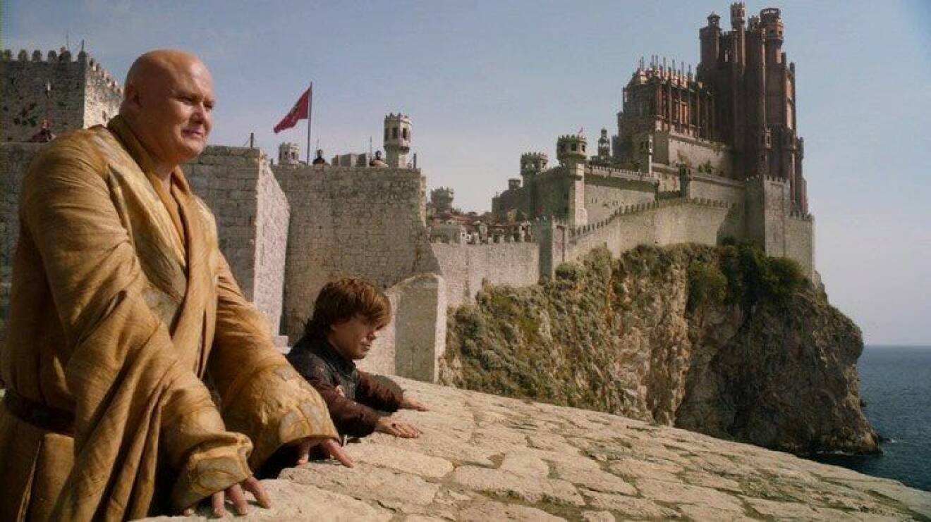 En bild på stadsmuren i den fiktiva staden King's Landing från tv-serien Game of Thrones.