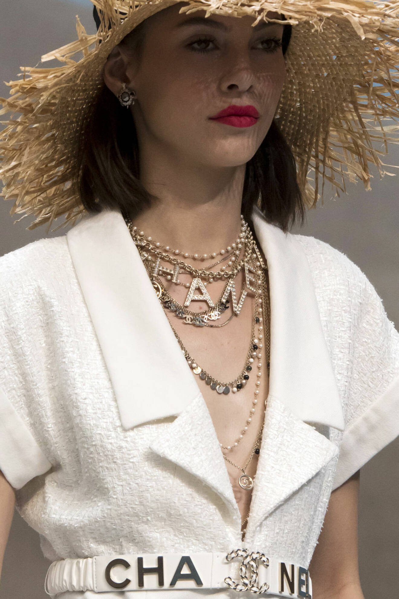 Chanel halsband på modell från ss-19 showen