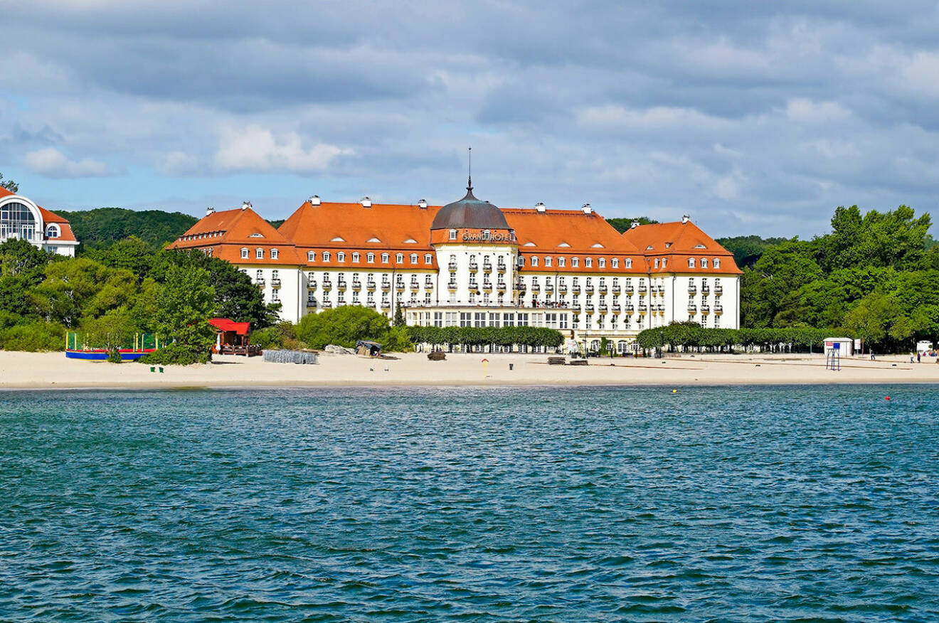 Grand Hotel Sopot ligger precis på stranden.